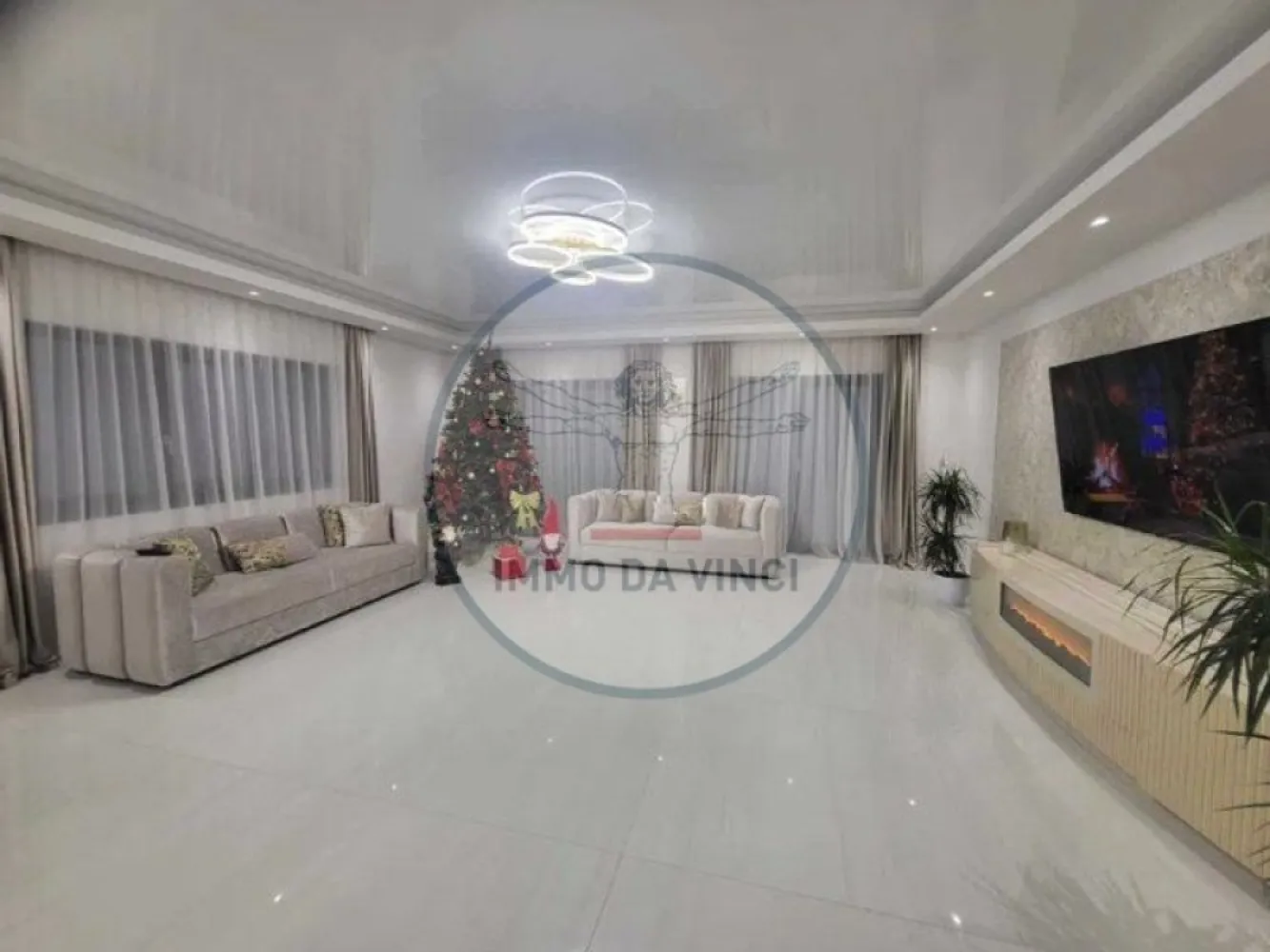 Casa cu PISCINA 248 mp utili + 580 mp teren si 2 garaje - Cart. Iris - DE VANZARE CASA INDIVIDUALA SUPERFINISATA MOBILATA SI UTILATA CU PISCINA SI TEREN 580 MP, 2 GARAJE
comision ZERO !!!

NIVEL 1

- 1 living generos cu bucatarie utilat complet si un loc de luat masa, DE 40 METRII PATRATI cu iesire pe o terasa de 25 mp si vedere spre curte
- 1 baie cu dus , o spalatorie cu dressing(SE POATE TRANSFORMA IN BIROU ARE 13 MP), loc de depozitare sub casa scarii ,
- 1 garaj mare (care se poate transforma daca se doreste intr-un master bedroom 30 metrii patrati sau birou ETC).

NIVEL 2

-UN LIVING generos mobilat si utilat (40 mp) cu iesire pe o terasa de 20 mp cu view superb ,
- 1 baie cu dus walk in cu GEAM,
hol LA INTRARE ,CASA SCARII
- 1 DORMITOR matrimonial MOBILAT
-1 GARAJ MARE (intra si duba) CU RAFTURI de depozitare ,poarta cu telecomanda ,curtea din fata este betonata si pus pavaj de calitate superioara,
poarta de acces de 5 metrii cu telecomanda,
- 2 locuri de parcare in curtea din fata,spatiu verde

NIVEL: 3

- DORMITOR MATRIMONIAL MARE complet mobilat si utilat (40 MP) cu o baie proprie mare cu dus walk in ,bideu,geam la baie - dressing mare (PENTRU NEVESTE :) ) cu iesire pe 1 bacon de 10 mp cu vedere superba spre oras,

- DORMITOR COMPLET MOBILAT SI UTILAT, BAIE CU VANA ,GEAM LA BAIE,HOL ,CASA SCARII

- CURTEA DIN SPATE ESTE AMENAJATA,betonata si pavata, garduri ,poarta de acces, gazon .

PRETUL ESTE DE 498.000 EUR NEG