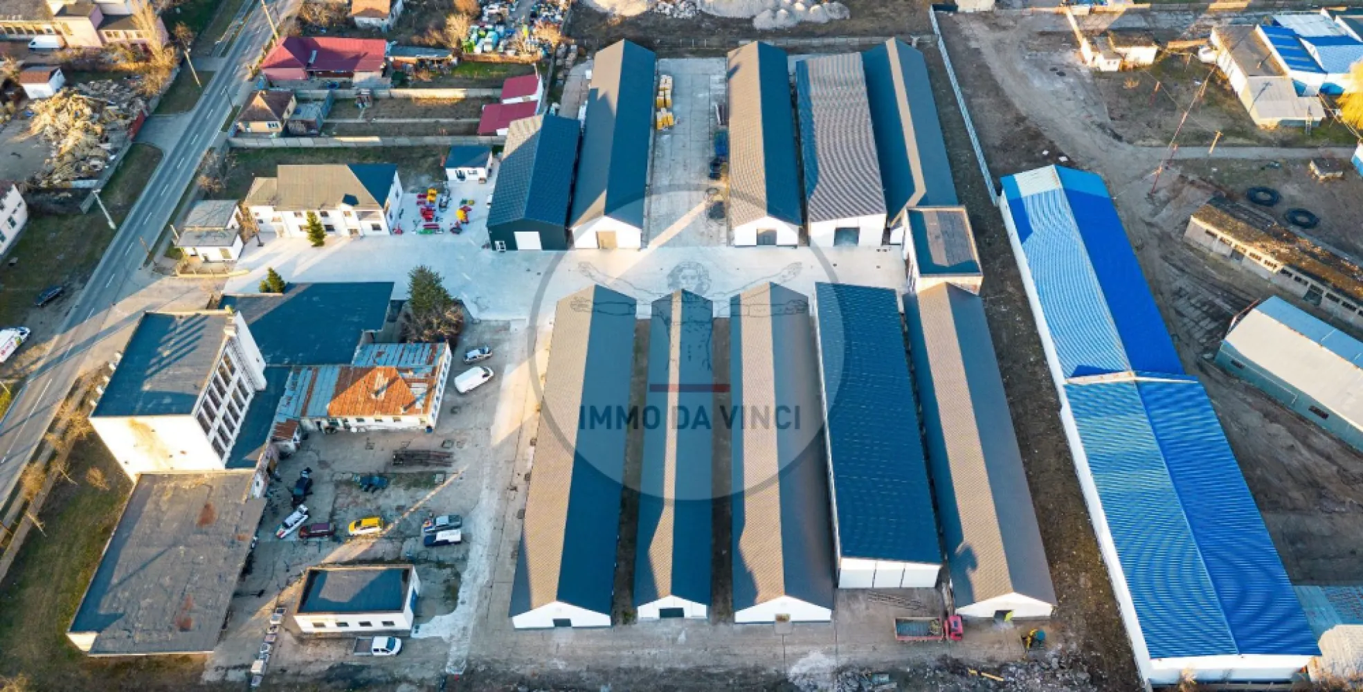 Vindem 10 hale str. Depozitelor 56 cu supr. de la 550 mp - OPORTUNITATE INVESTITIE !!! Oferim spre vanzare Hale Industriale pe strada Depozitelor, nr.56 fostul AGROSEM cu o suprafață totală de 17.570 mp.
Halele sunt in numar de 10 unitati cu suprafete intre 550 mp si 600 mp renovate .
 Cladire de 1800 mp - clădire care poate fi transformata in hala producție sau fabrica .
Clădire de birouri de 450 mp,complet renovata, izolata exterior cu polistiren de 15 cm, geamuri termopan.

6 hale sunt deja inchiriate iar chiria este cuprinsa între 2 si 3 eur/ mp plus tva, cu contract pe 5 ani.

Halele sunt sunt ideale pentru activități de depozitare , logistică sau productie beneficiind de toate utilitățile necesare. Platforma betonată de 12 m x 100 m permite manevrarea ușoară a camioanelor, iar curtea este amenajata pentru a asigura un mediu optim de lucru.
Panourile sandwich sunt de grosime de 8 cm cu structura de beton .

Utilități:
Curent trifazic
Post trafo
Apă
Canalizare

Platformă betonată de 12 m x 100 m, ideală pentru intrare, întoarcere și manevrare camion
Fiecare hală este contorizată separat la apă, curent plus hidranti de apă in curte.
Posibilitate de montare panouri solare, cu post trafo în curte care aparține proprietății
Avantaje:
Acces facil la mijloacele de transport in comun.
Zonă agroindustrială situată lângă calea ferată.
Posibilitate de legătură cu calea ferată pentru încărcare și descărcare directă în vagon
Contorizare separată la apă, gaz și curent pentru fiecare hală
Infrastructură modernă și facilități complete
Potențial de montare panouri solare, datorită postului trafo propriu.

Preț total :2.800.000 euro
Contact:
Pentru mai multe informații și pentru a programa o vizionare, vă rugăm să sunați la:
Telefon: 0751428260