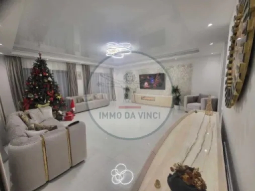 Casa cu PISCINA 248 mp utili + 580 mp teren si 2 garaje - Cart. Iris