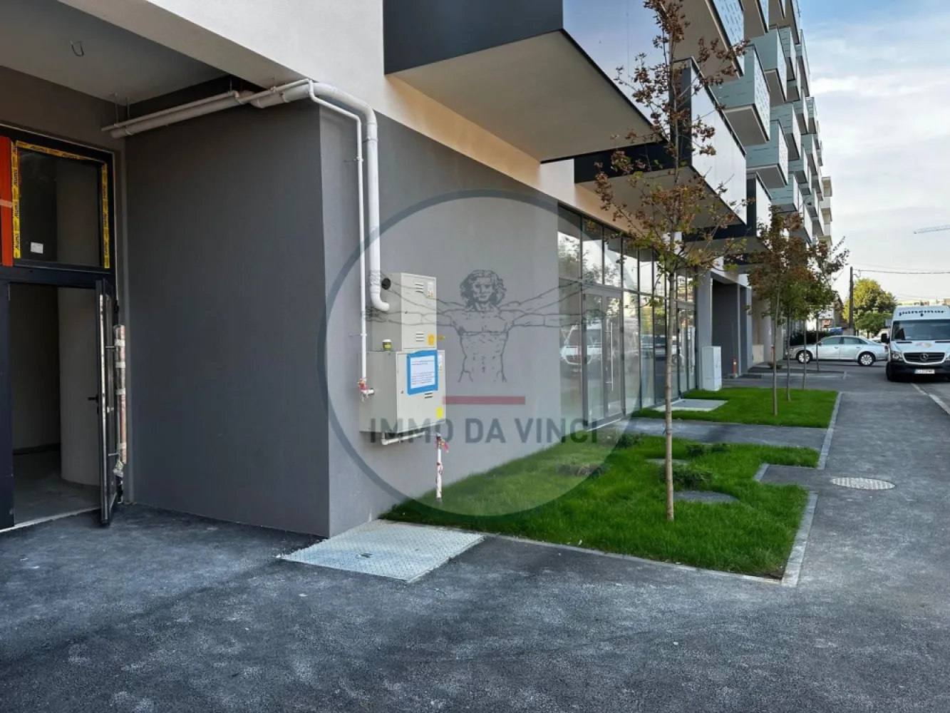 SPAȚIU COMERCIAL PREMIUM 2.400EUR– CARTIER BULGARIA, CLUJ-NAPOCA - 🏢 SPAȚIU COMERCIAL PREMIUM – CARTIER BULGARIA, CLUJ-NAPOCA
💰 Preț: 2.400 EUR/mp – negociabil
📏 Suprafață totală: 69 mp open-space, compartimentabil după nevoi
🌟 Vitrină largă la stradă – expunere excelentă pentru reclame și brand
🚪 Acces direct din stradă, poziție strategică cu trafic intens
🔧 Finisaje moderne, spațiul pregătit pentru amenajări personalizate
🚗 Parcare dedicată: 2 locuri disponibile contra cost – raritate în zonă
✅ Investiție sigură, ideal și ca sediu propriu

Ideal pentru:
🏥 Cabinete medicale, clinici private
💆‍♂️ Saloane de înfrumusețare, spa-uri
🏢 Birouri, agenții de servicii
🛒 Magazine, showroom-uri

📞 Contact rapid: 0749 367 179 / 0756 935 933

Nu rata ocazia! Programează o vizionare și descoperă avantajele unei poziționări comerciale premium!