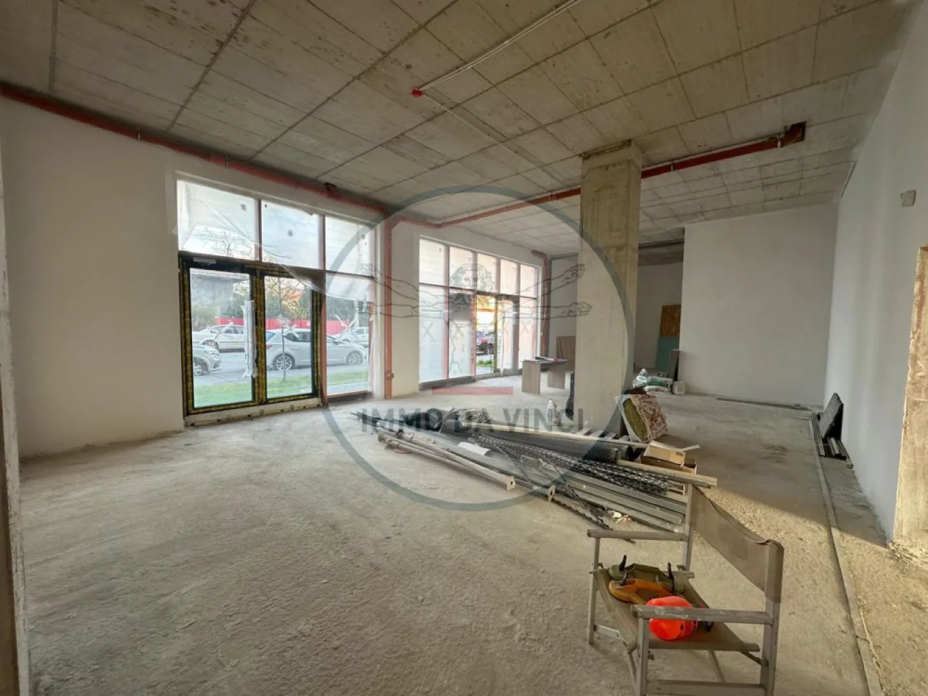 SPAȚIU COMERCIAL PREMIUM 2.400EUR– CARTIER BULGARIA, CLUJ-NAPOCA - 🏢 SPAȚIU COMERCIAL PREMIUM – CARTIER BULGARIA, CLUJ-NAPOCA
💰 Preț: 2.400 EUR/mp – negociabil
📏 Suprafață totală: 69 mp open-space, compartimentabil după nevoi
🌟 Vitrină largă la stradă – expunere excelentă pentru reclame și brand
🚪 Acces direct din stradă, poziție strategică cu trafic intens
🔧 Finisaje moderne, spațiul pregătit pentru amenajări personalizate
🚗 Parcare dedicată: 2 locuri disponibile contra cost – raritate în zonă
✅ Investiție sigură, ideal și ca sediu propriu

Ideal pentru:
🏥 Cabinete medicale, clinici private
💆‍♂️ Saloane de înfrumusețare, spa-uri
🏢 Birouri, agenții de servicii
🛒 Magazine, showroom-uri

📞 Contact rapid: 0749 367 179 / 0756 935 933

Nu rata ocazia! Programează o vizionare și descoperă avantajele unei poziționări comerciale premium!