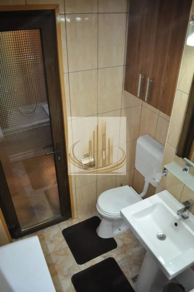 1 Cameră | Renovat complet | zona Take– IPJ/ISHO | Ideal investitie - Grand Mobilis Imobiliare vă propune spre vânzare o garsonieră complet renovată, situată într-o zonă centrală de top, în imediata apropiere de IPJ și complexul rezidențial ISHO Timișoara.

Datorită poziției și amenajării, proprietatea este pregătită pentru utilizare imediată, fiind o alegere excelentă atât pentru locuit, cât și pentru investiție.

📐 Detalii proprietate:
Suprafață utilă: 31 mp (cu balcon inclus)
Etaj: 8 – liniște, lumină naturală și vedere deschisă
Balcon închis, integrat eficient în spațiul locuinței
🏢 Renovare completă & dotări:
Renovare integrală – fără investiții suplimentare
Instalații electrice și sanitare din cupru
Izolație exterioară – confort termic sporit
Tâmplărie PVC cu geam termopan
Finisaje moderne: parchet laminat, gresie, faianță
Mobilier realizat la comandă
Pat matrimonial (160x200) cu saltea memory foam
Canapea din piele
Bucătărie complet echipată
Aer condiționat cu WiFi
Mașină de spălat
Apometre cu citire radio
Țeavă de gaz pe hol – posibilitate montare centrală proprie

👉 Se vinde complet mobilată și utilată, ideală pentru mutare sau închiriere imediată.

📍 Locație – punctul cheie:
Zonă centrală, cu acces rapid către tot orașul
La câteva minute de Universitatea de Medicină
În imediata apropiere: magazine, restaurante, farmacii, bănci
Transport în comun chiar lângă bloc
Acces facil către toate punctele de interes
💼 De ce merită:

✔️ Ideală pentru un cuplu sau persoane singure
✔️ Perfectă pentru studenți (UMF)
✔️ Investiție sigură, cu cerere foarte mare la închiriere
✔️ Apartament „gata de bani” – fără costuri suplimentare
!
📞 Pentru detalii și vizionări, echipa Grand Mobilis Imobiliare vă stă la dispoziție!
ID Intern: CP3070363