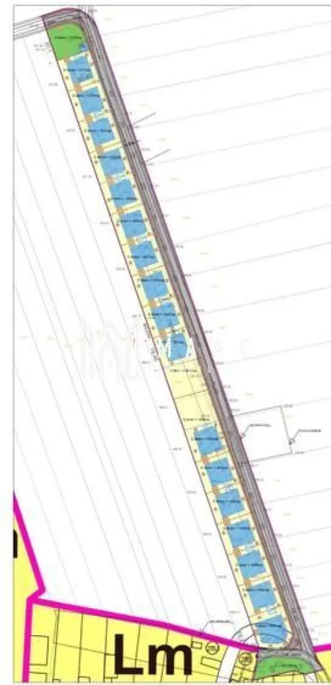 Parcele de tren de vânzare | 417-892 MP | Șura Mică - MAAC Imobiliare vă propune spre vânzare parcele de teren intravilane situate în Șura Mică, în cadrul unui proiect privat cu PUZ individual aprobat. 

Locația oferă oportunitatea ideală pentru construirea unei case , cu regim de înălțime permis: P / P+E / D+P+M.
Accesul se v-a face prin barieră la intrare.
Disponibilitatea loturilor este următoarea:

Loturi Premium: 
Parcela 10 (873 mp) și
Parcela 11 (892 mp), care includ grădini extinse pentru un plus de intimitate.

Loturi Standard: 
Suprafețe echilibrate, cuprinse între:
417 mp și 448 mp

Parcelă Specială:
470 mp, beneficiind de o deschidere generoasă la stradă de 19 ml.

Lot Individual: 
508 mp, poziționat strategic chiar la intrarea pe stradă.

Detalii tehnice și utilități:

Avize obținute pentru apă, canalizare și curent electric;
 
Instalarea rețelelor în teren este confirmată pentru vara anului 2026.

Proiectul include un spațiu comun dedicat exclusiv viitorilor proprietari.

Conectivitate și proximitate:

Educație: 3 minute cu mașina până la Școala Gimnazială și grădinița modernă din localitate.

Transport: 5 minute distanță până la intrarea pe autostradă.

Recreere: 6 minute până la stațiunea Ocna Sibiului.

Pentru informații suplimentare sau pentru a programa o vizionare la fața locului, vă rugăm să ne contactați menționând ID: CP3060876