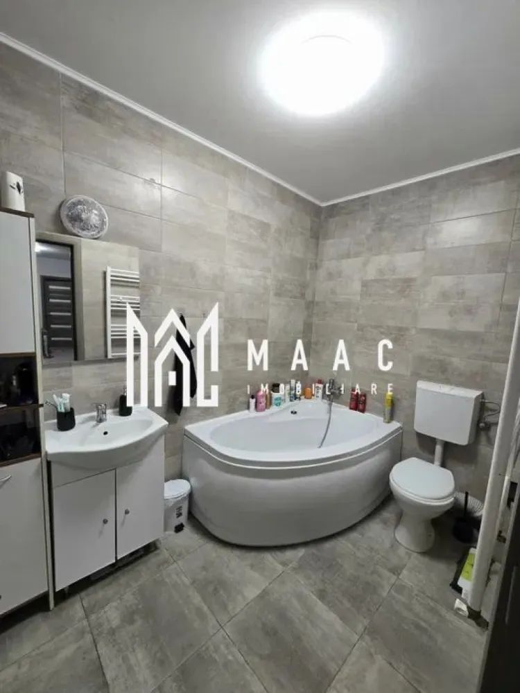 Apartament 2 camere cu terasă 23 mp I pod I parcare I Cartierul Arhitecților - Apartament spațios cu terasă generoasă și pod – Cartierul Arhitecților, Sibiu MAAC Imobiliare propune spre vânzare un apartament modern și bine compartimentat, situat în Cartierul Arhitecților, într-o zonă liniștită, dar excelent conectată la facilități esențiale. Suprafață utilă: 56,5 mp Terasă: 22,7 mp Cota parte pod (aprox. 68 mp) – trecută în CF 1 loc de parcare inclus în preț Compartimentare inteligentă: Living generos: 26 mp Dormitor spațios: 15,30 mp Bucătărie separată: 8,45 mp Baie: 5 mp Dressing: 1,8 mp Terasă ideală pentru relaxare: 22,7 mp Acces la pod înscris în CF – perfect pentru depozitare Apartamentul este situat într-un imobil bine întreținut, in Cartierul Arhitectilor, iar în apropiere se află: Lidl, Kaufland și stație de autobuz – toate la max. 5 minute de mers pe jos Locație excelentă pentru familii, cupluri sau investiție – acces rapid spre oraș, într-o comunitate rezidențială în continuă dezvoltare. Pentru mai multe detalii specificati ca ati vazut anuntul cu ID: CP2497597 }}