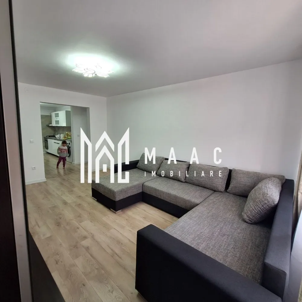 Apartament 3 camere | 75 MPU | Strand - MAAC Imobiliare vă propune spre închiriere un apartament cu 3 camere decomandate, situat la parter, amplasat într-o zonă excelentă, ideal pentru familii, tineri sau studenți care își doresc confort, accesibilitate și intimitate. Locuința oferă o compartimentare practică, fiecare cameră având acces separat din hol, fiind pregătită pentru un stil de viață funcțional și echilibrat.

Proprietatea se remarcă prin poziționarea avantajoasă, accesul facil și proximitatea față de principalele puncte de interes ale orașului.
Compartimentare:
-living spațios și luminos
-2 dormitoare
-bucătărie separată
-baie
-hol generos

Dotări și avantaje:
-apartament decomandat
-situat la parter – acces facil
-compartimentare practică, cu acces separat în fiecare cameră
-ideal pentru familii, persoane în vârstă sau studenți
-zonă liniștită și bine dezvoltată
-în imediata apropiere de școli, grădinițe, magazine și biserică
-acces rapid către mijloacele de transport în comun
-poziționare excelentă – vis-a-vis de Școala Nr. 1 din Ștrand

Localizare:
Sibiu, zona Ștrand, într-o locație foarte bine conectată la facilitățile orașului

Condiții de închiriere:
-garanție: echivalentul unei chirii lunare
-disponibilitate: imediată

Pentru mai multe detalii sau pentru programarea unei vizionări, vă rugăm să ne contactați specificând ID: CP3068591