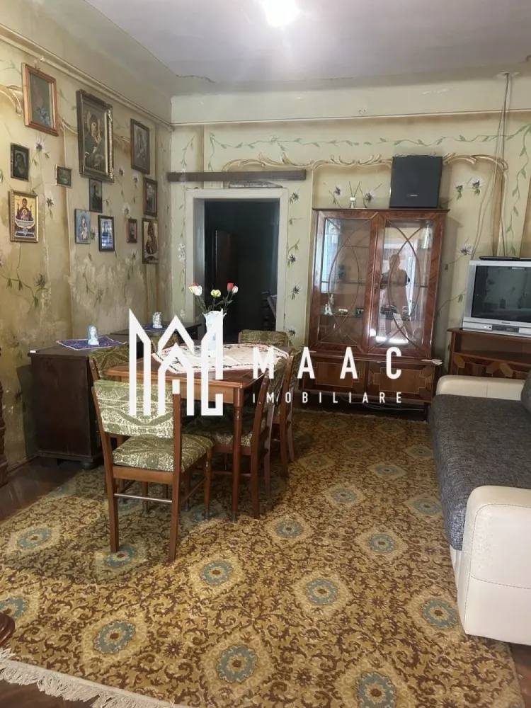 Apartament La Casa I 2 Camere I Curte I De Renovat I Lazaret - Se oferă spre vânzare apartament la casă, situat în zona Lazaret, într-o curte comună cu doar 2 familii, oferind un nivel ridicat de intimitate și liniște.

Proprietatea este ideală pentru cei care își doresc o locuință la casă, cu grădină proprie și posibilitatea de a o amenaja complet după propriul stil.

Caracteristici:
2 camere
Baie proprie
Anexe
Grădină proprie
Curte comună restrânsă

Avantaje:
Doar 2 familii în curte – intimitate sporită
Spațiu exterior propriu
Zonă liniștită, cu acces facil către oraș
Potrivit pentru locuință sau investiție

Punct forte:

Proprietatea necesită renovare, oferind libertatea de a fi reamenajată integral, fără compromisuri, exact după preferințele noului proprietar

O oportunitate pentru cei care caută o locuință la casă, cu potențial real de personalizare, într-o zonă bine cotată din Sibiu.

Pentru informati si vizionari : CP3069253
