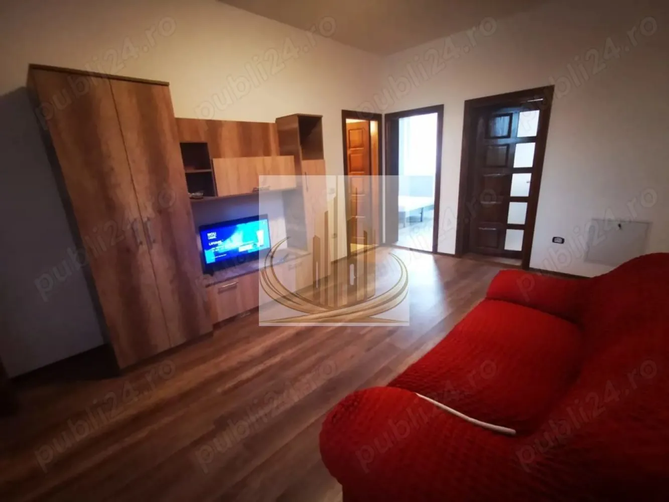 Apartament 2 camere modern, bloc nou, zonă liniștită – Lugojului, lâng - Grand Mobilis Imobiliare vă propune spre închiriere un apartament modern cu 2 camere, situat într-un bloc nou, în zona Lugojului, în imediata apropiere a Pădurii Verzi.

Locuința este amplasată într-un cartier rezidențial nou, format din blocuri și vile, oferind un ambient liniștit și numeroase locuri de parcare.

Caracteristici:
 • bloc izolat termic, cu costuri reduse de întreținere
 • încălzire în pardoseală
 • centrală proprie pe gaz
 • aer condiționat
 • imobil cu regim de înălțime P+E, ce cuprinde doar 6 apartamente
 • curte generoasă de aproximativ 1100 mp

Acces facil la mijloace de transport în comun (troleibuz linia 11, M11, autobuz).

Pentru mai multe detalii sau programarea unei vizionări, vă stăm la dispoziție.
ID intern: 3070546