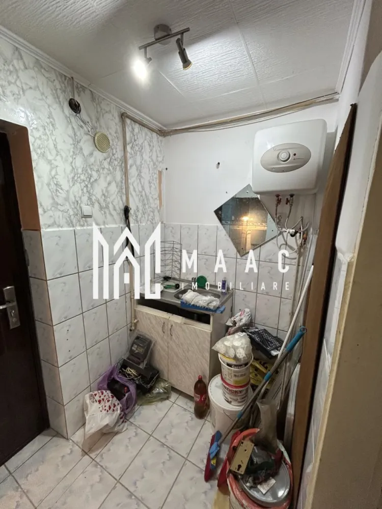 Garsonieră I Etaj 1 I Trei Stejari - Promenada Mall - 🏡 MAAC Imobiliare îți propune o garsonieră cu potențial, în zona Trei Stejari – o locație excelentă pentru investiție! 📍Poziționată la etajul 1 din 4, această garsonieră se află în imediata apropiere a celor mai importante puncte de interes din Sibiu: 🛤️ Gara Sibiu 🛍️ Promenada Mall 🏥 Spitalul Județean 🏫 Cele mai bune școli și licee 🚌 Stații de transport în comun 🏛️ Centrul Istoric 🛒 Kaufland – la doar câțiva pași ✨ Compartimentare eficientă: • Dormitor luminos • Chicinetă • Baie proprie ☀️ Orientare sud-estică – lumină naturală pe tot parcursul zilei. 🔧 Locuința necesită renovare, oferind posibilitatea de a fi personalizată complet după gustul și nevoile viitorului proprietar. 📐 Spațiul ideal pentru un tânăr profesionist, student sau ca investiție pentru închiriere în regim hotelier sau clasic. 📞 Pentru mai multe detalii și vizionări, precizati telefonic ca ati vazut anuntul cu ID: CP2494726 }}