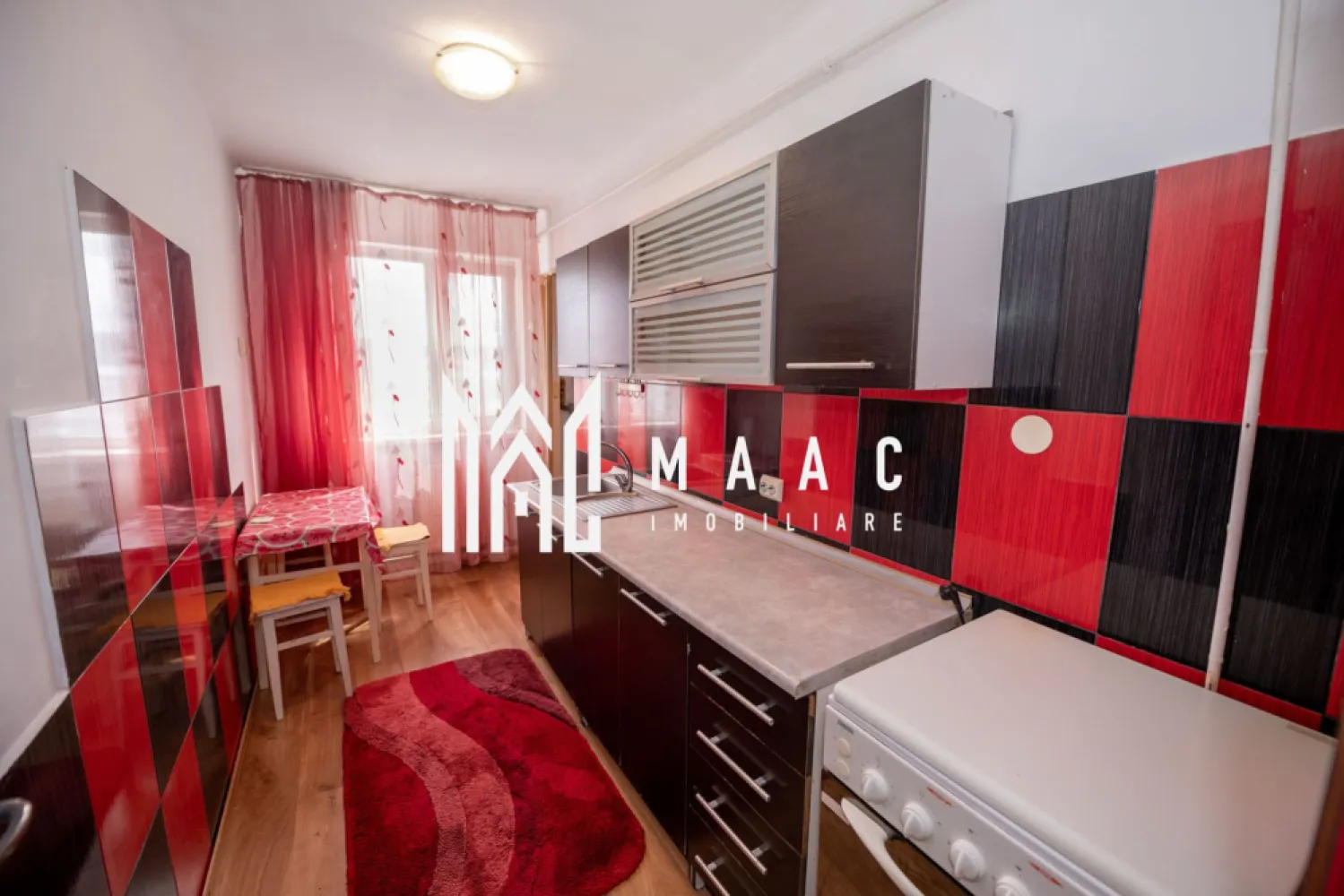 Apartament 2 camere Ostroveni | 59MP | Centrala Termica - MAAC Imobiliare va propune spre vanzare un apartament cu 2 camere, situat in Ostroveni la etajul 10 al unui Bloc P+10 cu acoperis recent schimbat. Este vorba despre un apartament cu 2 camere, confort 1, decomandat total, in suprafata totala de 59.5MP. Avand o suprafata generoasa, acesta are toate camerele spatioase cat si numeroase spatii de depozitare cu diverse functii. Pentru un confort termic sporit, incalzirea este realizata de catre o centrala termica pe gaz. Apartamentul prezinta imbunatatiri precum: -baie si bucatarie renovate -usi interioare si exterioara schimbate - geamuri de termopan -calorifere inlocuite Hidroizolatia a fost refacuta, fiind in garantie. Imobilul se propune spre vanzare complet mobilat si utilat conform fotografiilor. Compartimentare: -Total Decomandat 59,5 MP -Hol generos de 11.2 MP -Bucatarie 6,8MP -Baie cu geam 4.8MP -Dormitor 12.3MP -Living 16.6MP -Spatiu Birou 1.8MP -Debara 1MP -Balcon inchis in suprafata de 4.7MP id- CP2777148 }}