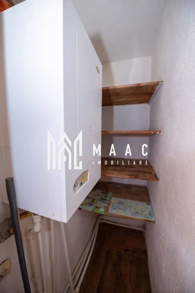 Apartament 2 camere Ostroveni | 59MP | Centrala Termica - MAAC Imobiliare va propune spre vanzare un apartament cu 2 camere, situat in Ostroveni la etajul 10 al unui Bloc P+10 cu acoperis recent schimbat. Este vorba despre un apartament cu 2 camere, confort 1, decomandat total, in suprafata totala de 59.5MP. Avand o suprafata generoasa, acesta are toate camerele spatioase cat si numeroase spatii de depozitare cu diverse functii. Pentru un confort termic sporit, incalzirea este realizata de catre o centrala termica pe gaz. Apartamentul prezinta imbunatatiri precum: -baie si bucatarie renovate -usi interioare si exterioara schimbate - geamuri de termopan -calorifere inlocuite Hidroizolatia a fost refacuta, fiind in garantie. Imobilul se propune spre vanzare complet mobilat si utilat conform fotografiilor. Compartimentare: -Total Decomandat 59,5 MP -Hol generos de 11.2 MP -Bucatarie 6,8MP -Baie cu geam 4.8MP -Dormitor 12.3MP -Living 16.6MP -Spatiu Birou 1.8MP -Debara 1MP -Balcon inchis in suprafata de 4.7MP id- CP2777148 }}