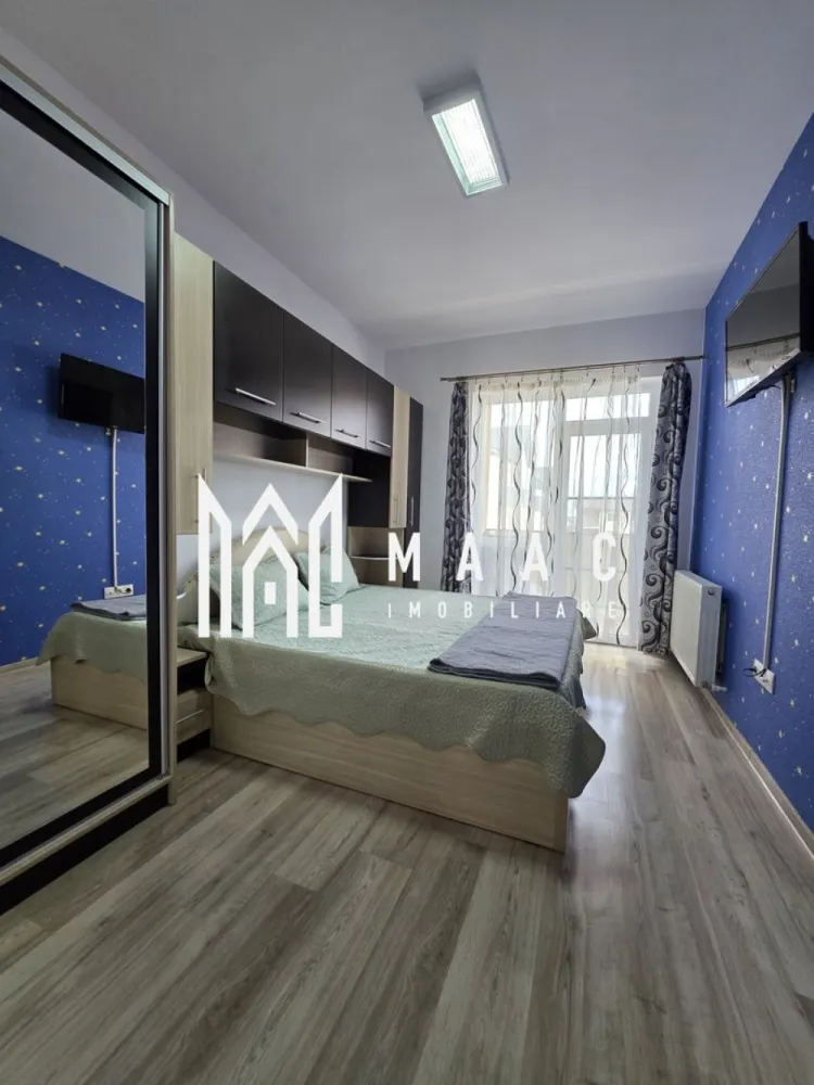 Apartament 3 camere | Etaj 2 | Parcare | Calea Cisnadiei - MAAC Imobiliare oferă spre închiriere apartament cu 3 camere complet mobilat și utilat, în zona Calea Cisnădiei. *PET FRIENDLY - Se accepta animale de companie in locuinta, cu exceptia pisicilor. Locuinta decomandata are suprafata utila de 70mp, se afla la etajul2/3 si este alcatuita din living spatios, 2 dormitoare cu paturi matrimoniale, 2 bai moderne si bucatarie complet utilata cu terasa comuna cu camera de zi. Camera de zi este luminoasa si aerisita, cu ferestre mari ce permite lumina naturala sa intre in spatiu. Acesta este amenajat cu un coltar, o masuta de cafea, masa extensibila 8-10 persoane si un TV 4K, iar camera de zi se deschide catre balcon. In ambele dormitoare se regasetse pat matrimonial, spatii considerabile pentru depozitarea hainelor si TV. Acestea au iesire catre un balcon comun. Apartamentul are un loc de parcare propriu. Apartamentul este situat in zona linistita, la doar cateva minute de mers pe jos la magazine, frizere, farmacie si alte facilitati. Este o locatie excelenta pentru cei care doresc sa se bucure de liniste si confort, dar sa fie totodata la doar la 5 minute de mers cu masina în centrul Sibiului. Pentru mai multe detalii precizati telefonic ca ati vazut anuntul cu ID:CP2493348 }}