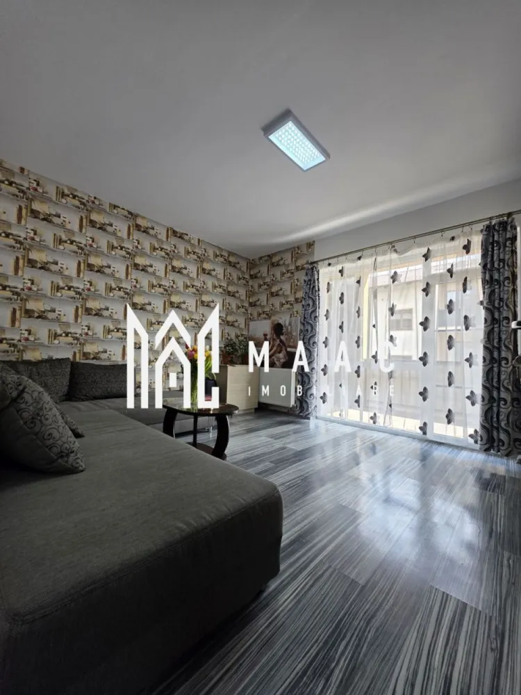 Apartament 3 camere | Etaj 2 | Parcare | Calea Cisnadiei - MAAC Imobiliare oferă spre închiriere apartament cu 3 camere complet mobilat și utilat, în zona Calea Cisnădiei. *PET FRIENDLY - Se accepta animale de companie in locuinta, cu exceptia pisicilor. Locuinta decomandata are suprafata utila de 70mp, se afla la etajul2/3 si este alcatuita din living spatios, 2 dormitoare cu paturi matrimoniale, 2 bai moderne si bucatarie complet utilata cu terasa comuna cu camera de zi. Camera de zi este luminoasa si aerisita, cu ferestre mari ce permite lumina naturala sa intre in spatiu. Acesta este amenajat cu un coltar, o masuta de cafea, masa extensibila 8-10 persoane si un TV 4K, iar camera de zi se deschide catre balcon. In ambele dormitoare se regasetse pat matrimonial, spatii considerabile pentru depozitarea hainelor si TV. Acestea au iesire catre un balcon comun. Apartamentul are un loc de parcare propriu. Apartamentul este situat in zona linistita, la doar cateva minute de mers pe jos la magazine, frizere, farmacie si alte facilitati. Este o locatie excelenta pentru cei care doresc sa se bucure de liniste si confort, dar sa fie totodata la doar la 5 minute de mers cu masina în centrul Sibiului. Pentru mai multe detalii precizati telefonic ca ati vazut anuntul cu ID:CP2493348 }}