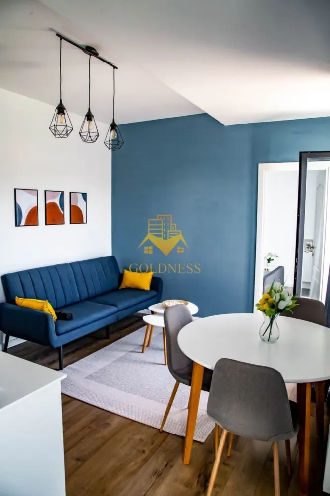 3 Camere Openspace, Marasti, Parcare, Modern, Kaufland, Zona fabricii. - GOLDNESS Imobiliare vă propune spre închiriere un apartament cu 3 camere complet mobilat și utilat, la etajul 4 într-un imobil de 6 etaje,in Cartierul Marasti!
Parcare subterana inclusa!
Se află în apropierea stațiilor de transport în comun, magazine, restaurante, spații verzi, farmacii, etc. 

Apartamentul este compartimentat astfel:
 - dormitor cu pat matrimonial, dressing, noptiere
 - dormitor cu pat matrimonial, dressing, noptiere
 - living cu bucatarie open space complet utilată și mobilată, loc de servit masa, iesire pe terasa.
 - baie cu dus walk-in, calorifer port prosop și dulap pentru depozitare.
 - terasa de 20 mp.

Imobilul este dotat cu toate cele necesare- centrală proprie, frigider, aragaz, hotă, mașină de spălat haine, etc. 

Dacă sunteți interesați de acest apartament și doriți să îl vizionați, dar și pentru alte oferte nu ezitați să ne contactați telefonic sau prin e-mail. Vă stăm la dispoziție!
Pentru intermediere se percepe un comision de 50% din prețul chiriei!