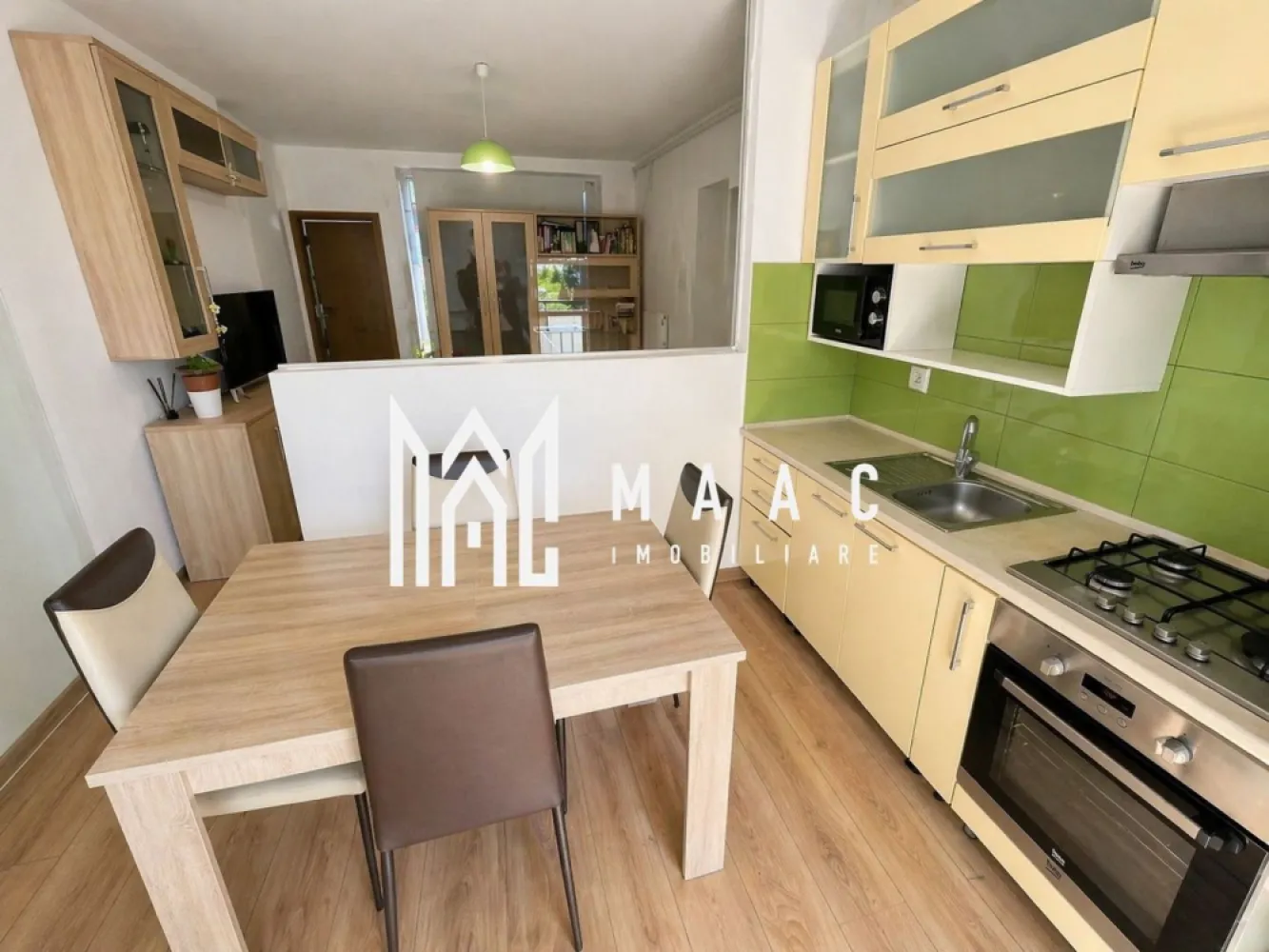Apartament 2 camere I Magnolia I Parter I Mobilat I Parcare Inclusă - MAAC Imobiliare vă propune spre vânzare un apartament cu 2 camere, ideal atât pentru locuit, cât și pentru investiție. Locuința este amplasată la parterul unui imobil cu regim de înălțime P+4, dotat cu lift, într-o zonă liniștită și bine dezvoltată – cartierul Magnolia.

Compartimentare:

Living spațios
Dormitor
Bucătărie separată de living prin perete vitrat și ușă din sticlă, oferind lumină naturală din abundență
Baie
Balcon

Apartamentul se vinde complet mobilat și utilat, fiind pregătit pentru mutare imediată.

Dotări și beneficii:

Loc de parcare inclus
Ușă metalică la intrare
Ferestre tip termopan
Contorizare individuală (apometru, contor electric și de gaz)
Imobil intabulat

Această proprietate reprezintă o alegere excelentă pentru cei care caută confort, accesibilitate și o zonă în plină dezvoltare.

Pentru mai multe informații și programarea unei vizionări, vă rugăm să specificați ID: CP3043665.