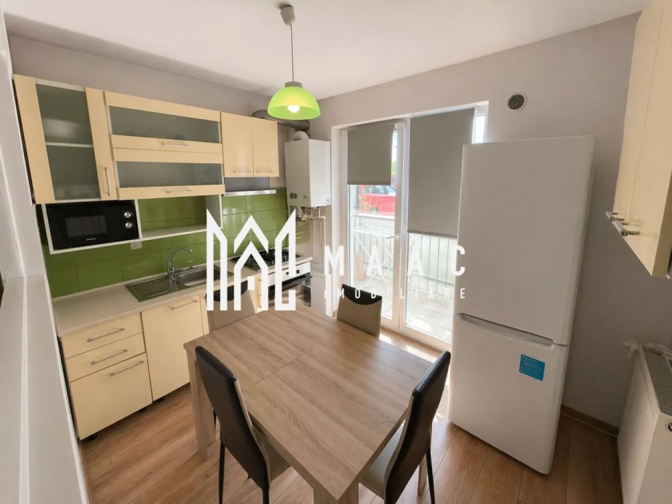 Apartament 2 camere I Magnolia I Parter I Mobilat I Parcare Inclusă - MAAC Imobiliare vă propune spre vânzare un apartament cu 2 camere, ideal atât pentru locuit, cât și pentru investiție. Locuința este amplasată la parterul unui imobil cu regim de înălțime P+4, dotat cu lift, într-o zonă liniștită și bine dezvoltată – cartierul Magnolia.

Compartimentare:

Living spațios
Dormitor
Bucătărie separată de living prin perete vitrat și ușă din sticlă, oferind lumină naturală din abundență
Baie
Balcon

Apartamentul se vinde complet mobilat și utilat, fiind pregătit pentru mutare imediată.

Dotări și beneficii:

Loc de parcare inclus
Ușă metalică la intrare
Ferestre tip termopan
Contorizare individuală (apometru, contor electric și de gaz)
Imobil intabulat

Această proprietate reprezintă o alegere excelentă pentru cei care caută confort, accesibilitate și o zonă în plină dezvoltare.

Pentru mai multe informații și programarea unei vizionări, vă rugăm să specificați ID: CP3043665.