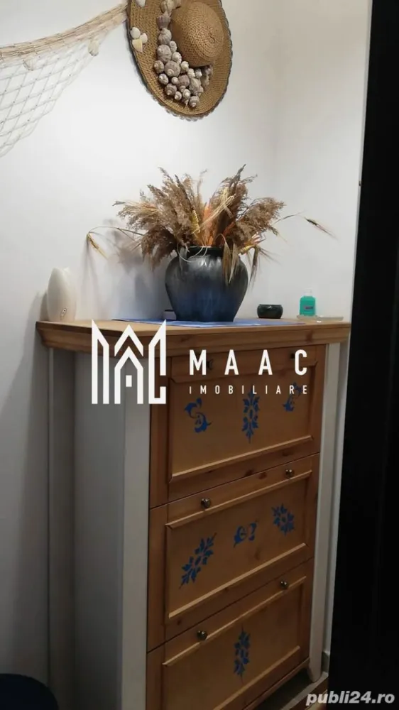 Apartament 3 camere I Decomandat I Doamna Stanca - MAAC Imobiliare vă propune spre vânzare un apartament cu 3 camere decomandat, situat la etajul 2 din 3 al unui imobil amplasat în zona Doamna Stanca, o zonă în plină dezvoltare, cu acces rapid către centre comerciale, spații de agrement și unități de învățământ.

Locuința beneficiază de o compartimentare practică și funcțională, oferind spații bine delimitate și confort pentru întreaga familie.

Compartimentare:
-Hol de intrare
-Living
-2 dormitoare
-Bucătărie open space
-Baie cu geam de aerisire
-Grup sanitar de serviciu

Aferent proprietății:
-Loc de parcare inclus

Apartamentul reprezintă o opțiune potrivită atât pentru locuință proprie, cât și pentru investiție, datorită poziționării într-o zonă rezidențială modernă, cu infrastructură în dezvoltare și acces facil către principalele puncte de interes.

Pentru mai multe detalii și programarea unei vizionări, vă rugăm să menționați la telefon numărul CP1987662.