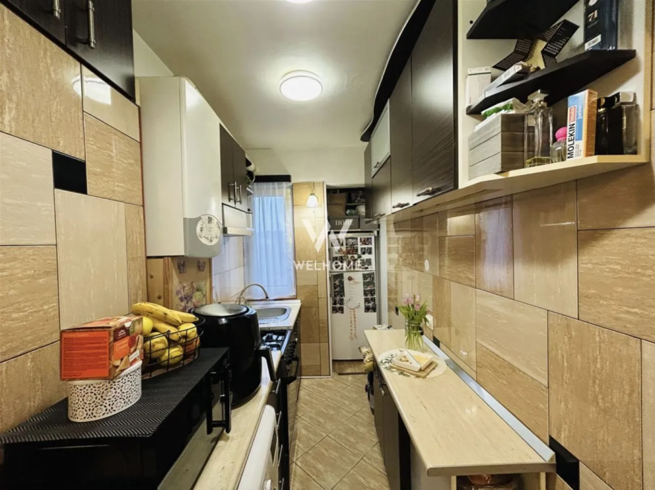 Apartament la cheie, Vasile Aaron, boxa la subsol, liber de sarcini