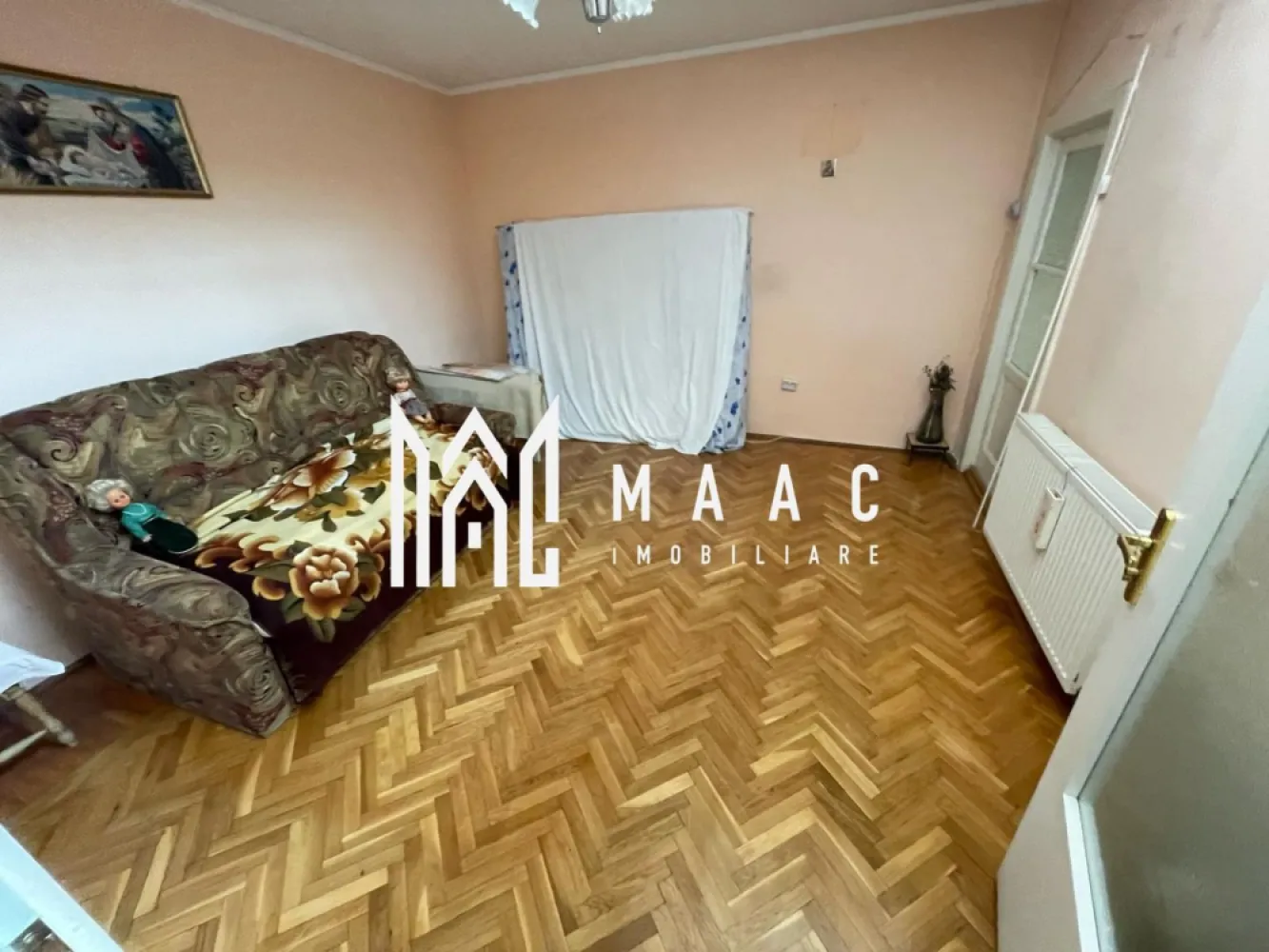 Casă 3 camere I Pivniță I Lazaret - MAAC Imobiliare oferă spre vânzare casă cu 3 camere în zona Lazaret, Sibiu Dacă îți dorești o locuință cu potențial și un spațiu generos, această casă de 85 mp utili, cu un pod mansardabil și o teren de 150 mp, situată în zona Lazaret din Sibiu, este ideală pentru tine! Beneficiind de multiple avantaje și posibilități de extindere, această proprietate este perfectă pentru o familie sau ca investiție pe termen lung. Detalii imobil: Suprafață utilă: 85 mp Suprafață teren: 150 mp Compartimentare: 3 camere spațioase 1 baie 1 bucătărie 1 hol generos de intrare Dotări: Centrală proprie – pentru un confort termic ridicat Pivniță – spațiu suplimentar de depozitare Terasă exterioară – perfectă pentru relaxare în aer liber Pod mansardabil – posibilitate de extindere a spațiului util Intrare comună – cu acces separat pentru locuință Casa se află într-o zonă liniștită și accesibilă, perfectă pentru o familie care își dorește să trăiască într-o locație confortabilă și aproape de facilități. Cu posibilitatea de a mansarda, locuința îți oferă un spațiu suplimentar care poate fi personalizat după preferințele tale. Pentru mai multe detalii specificati ca ati vazut anuntul cu ID: CP2492780 }}