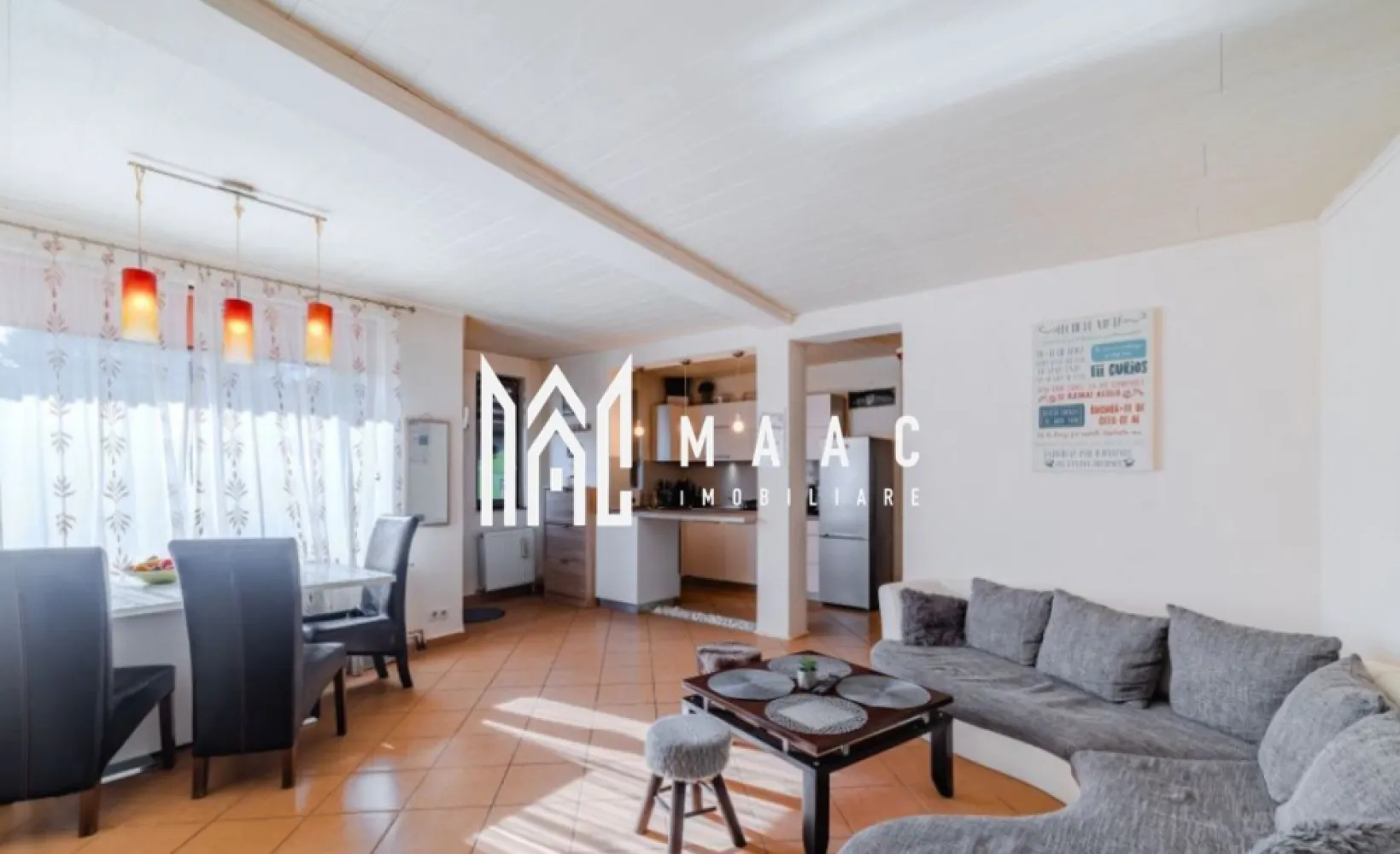 Casa 7 camere I 2 Corpuri I 180MPU I Piscina I Poplaca - MAAC imobiliare va propune spre vânzare o casă modernă, ideală pentru o familie cu copii sau pentru o afacere, situată la doar 7 minute de Sibiu. Caracteristici principale: 3 niveluri decomandate– spațiu generos, compartimentare practică, orientare sudică 7 camere, 2 băi, 2 bucătării complet utilate. 2 corpuri de casă : o construcție nouă și o casă tradițională renovată recent și dotată cu obiecte tradiționale de muzeu Curte proprie, terasă, 2 foișoare cu mobilier, gradină, piscină zidită, parcare în curte, bucătărie de vară Mobilier și electrocasnice, utilare completă Încălzire prin centrală cu lemne sau aeroterme cu termostat Situată într-o zonă liniștită, strada circulată doar de riverani, în apropiere de Pădurea Dumbrava, în apropiere de școala generală și grădiniță. Compartimentare construcția nouă : Parter: ✔ Baie de serviciu cu duș ✔ Open-space modern cu bucătărie complet utilată + living cu TV, canapea și loc de luat masa ✔ Hol cu scară interioară spre următorul nivel ✔ Cameră tehnică și loc de depozitareEtaj 1: ✔ 3 dormitoare matrimoniale utilate cu TV, dulapuri ✔ Baie mare cu cadă ✔ Hol spațios Mansardă: ✔ Dormitor matrimonial cu 2 paturi duble. ✔ Cameră ce poate fi utilizată ca dressing sau cameră de depozitare Compartimentare construcția tradițională: ✔ Bucătărie cu sobă tradițională. ✔ Cameră mobilată tradițional .✔ Verandă cu scară spre podul casei. ✔ 2 camere de depozitare la subsol Incalzirea se face prin centrala pe carbune,semineu si sobă Casa a fost folosită ca rezidență, dar și închiriată în regim hotelier. Se vinde pentru relocare în altă țara. pentru mai multe detalii specificatii telefonic ca ati vaut anuntul cu ID:CP2492746 }}