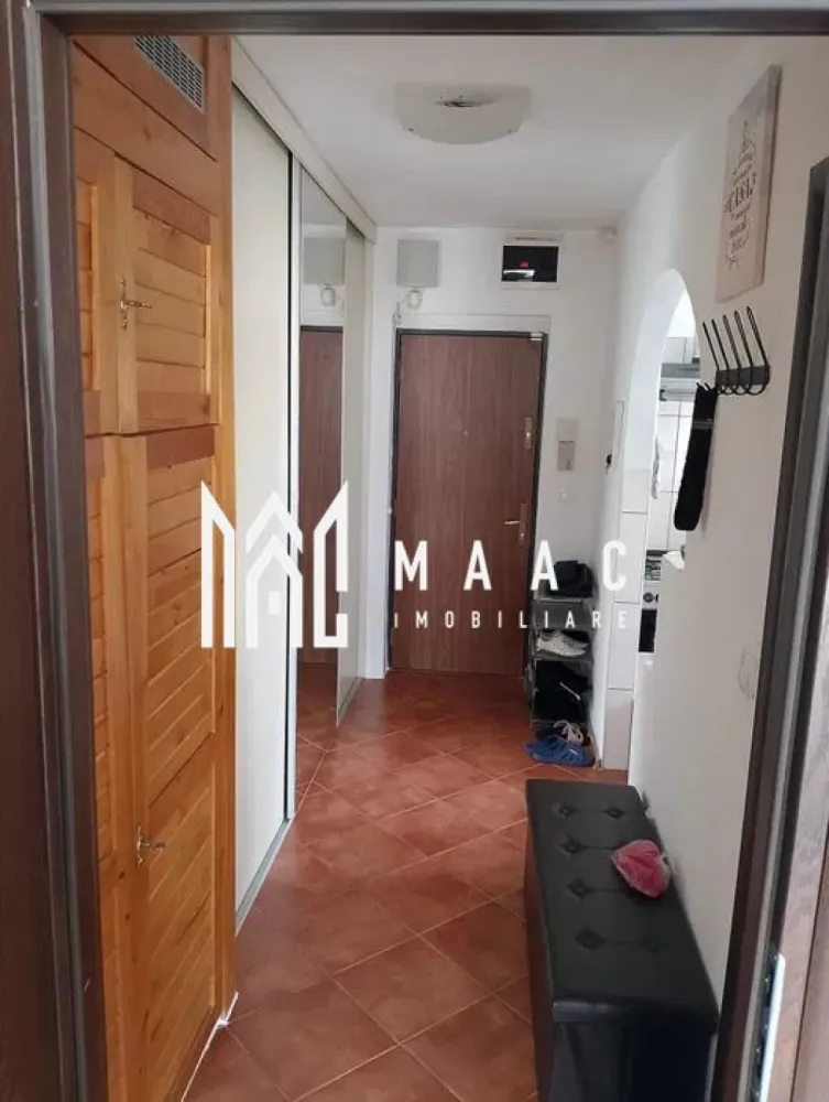 Apartament 2 Camere I Renovat recent I Etaj 4 I Terezian - Va propunem spre vanzare un apartament semidecomandat de 2 camere situat la etajul 4/4 al unui imobil din zona Terezian. Locuinta cuprinde: hol intrare, living, dormitor, bucatarie, baie, balcon. Recent renovat. Disponibil imediat. Se vinde complet mobilat si utilat. Incalzire: Centrala proprie. Facilitati: Acces rapid la mijloace de transport in comun, magazine, farmacii, restaurante si spati verzii. Pentru mai multe detalii precizati telefonic ca ati vazut anuntul cu:ID: CP2491667 }}