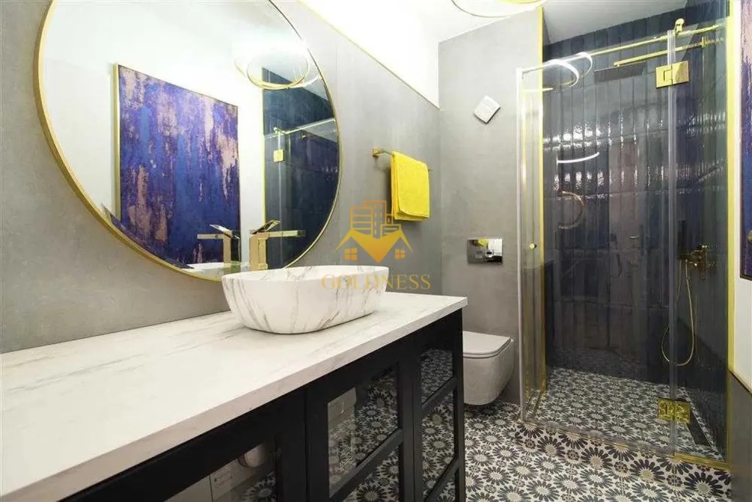 2 camere, Premium, terasa 25 mp, garaj, Zona Centrala, Bosch, NTT Data - GOLDNESS Imobiliare vă propune spre închiriere un apartament cu 2 camere complet mobilat și utilat, la etajul 5 într-un imobil de 6 etaje, în Zona Centrala .
Dispune de loc de parcare subterana inclusa in pret!
Se află în apropierea stațiilor de transport în comun, magazine, restaurante, spații verzi, farmacii, etc. 

Apartamentul este compartimentat astfel:
 - dormitor cu pat matrimonial, dressing, noptiere
 - living cu bucatarie open space complet utilată și mobilată, canapea extensibilă, loc de servit masa 
 - baie cu cabina de dus, calorifer port prosop și dulap pentru depozitare.
 - terasa de 25 mp.

Imobilul este dotat cu toate cele necesare- centrală proprie, frigider, aragaz, hotă, mașină de spălat haine, etc. 

Dacă sunteți interesați de acest apartament și doriți să îl vizionați, dar și pentru alte oferte nu ezitați să ne contactați telefonic sau prin e-mail. Vă stăm la dispoziție!

Pentru intermediere se percepe un comision de 50% din prețul chiriei!