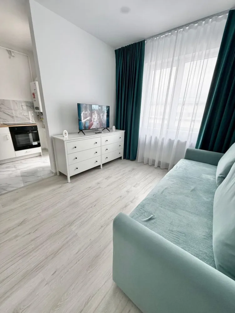 Garsoniera mobilata Miliatari Residence - Rezervelor - TVA INCLUS !!

Vă prezentăm o garsonieră deosebită, situată în cartierul Militari Residence, într-un bloc modern cu regim de înălțime P+6, poziționat strategic pentru a vă oferi confort și accesibilitate.

Detalii proprietate:

- Tip: Garsonieră
- Etaj intermediar
- Finalizata - mutare imediata !!
- Locație: Militari Residence

Avantaje:

- Bloc nou, construit cu materiale de calitate, garantând un standard ridicat de confort.
- Poziție excelentă, în imediata apropiere a mijloacelor de transport în comun, pentru o deplasare facilă către orice zonă a orașului.
- Acces rapid la instituții educaționale (școli publice), centre comerciale, supermarketuri și mall-uri.
- Zonă liniștită, ideală pentru locuit sau investiție.

Acum este momentul să achiziționați locuința visurilor dumneavoastră!

Contactați-ne pentru mai multe detalii și programarea unei vizionări.