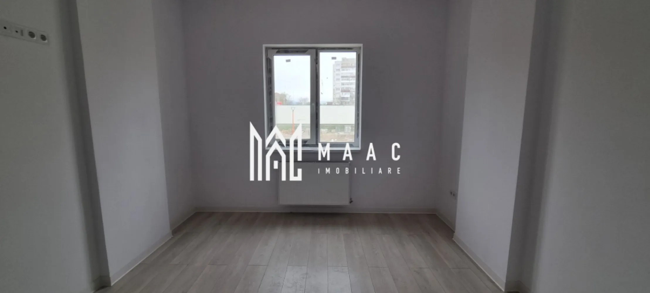 Apartament nou 2 camere I La cheie I 63 + 20 mp I Hipodrom - MAAC Imobiliare - Vă propune spre achiziție un apartament modern într-un proiect rezidențial nou Descoperiți apartamentul ideal, parte dintr-un ansamblu rezidențial de calitate, care combină confortul, siguranța și eleganța unui spațiu perfect compartimentat! Caracteristici principale 🏡 Suprafață utilă: 63 mp 🌅 Orientare: Sud – lumină naturală pe tot parcursul zilei 🏢 Etaj: Parter 🚗 Parcare: Subterană - posibilitate de achiziționare Compartimentare inteligentă 🔹 Living generos, perfect pentru relaxare 🔹 Bucătărie decomandată, ideală pentru un spațiu organizat 🔹 Dormitor confortabil 🔹 Baie modernă, dotată cu geam de aerisire 🔹 Balcon cu acces din living, locul perfect pentru momente de relaxare 🔹 Balcon de 7 mp destinat ca spatiu de depozitare. Spații comune premium ✅ Casă a scării elegantă, placată cu granit și iluminată inteligent ✅ Acces securizat și interfon functional ✅ Trei ascensoare electrice de ultimă generație – funcționare silențioasă ✅ Curte interioară amenajată – loc privat de joacă pentru copii, cu nisip, tobogan, leagăne și bănci Finisaje și dotări premium - Ușă metalică antiefracție placată cu panou MDF Porta-Doors - Tâmplărie PVC cu 7 camere, geam termopan LOW-E, 3 foi de sticlă - Încălzire eficientă: centrală termică, calorifere din oțel și instalație PEX-AL-PE - Instalații electrice complete: tablou general, prize Schneider Sedna, pregătire pentru TV/Internet - Contorizare individuală: gaze, curent, apă Predare flexibilă – la alb sau la cheie 🔹 La alb: finisaje standard, pregătit pentru personalizare 🔹 La cheie: cu gresie, faianță, parchet, obiecte sanitare și uși de interior – finisaje alese de dumneavoastră în limita unui buget 📍 Locație ideală în cartierul Turnișor, cu acces facil către magazine, transport în comun și zona de Vest a orașului. 👉 Un apartament ideal pentru cei care caută un spațiu modern, confortabil și bine poziționat! Contactați echipa **MAAC Imobiliare** pentru detalii și programarea unei vizionări, specificând ID CP2489619! 📞✨ }}