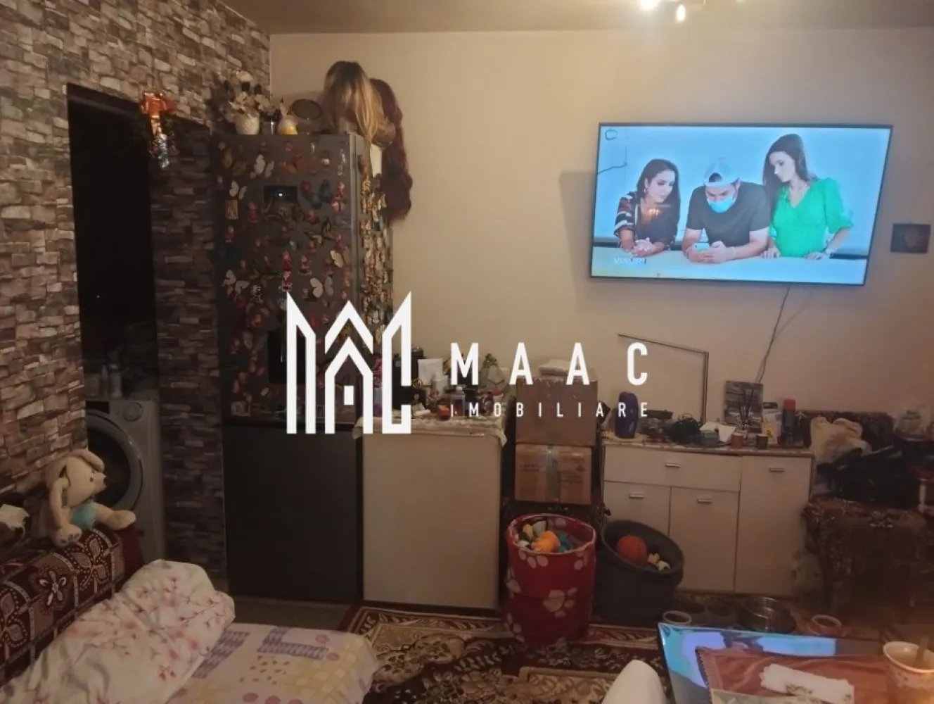 Apartament 2 camere | Mobilat și utilat | Parter | Boxă | Gusterița - Maac Imobiliare prezintă spre vânzare un apartament cochet cu 2 camere, situat la parterul unui imobil dintr-o zonă în continuă dezvoltare – Gusterița. Locuința are o suprafață utilă de 33,5 mp și este compartimentată eficient astfel: ✔ Living cu bucătărie open-space ✔ Dormitor matrimonial ✔ Baie cu geam de aerisire ✔ Hol de acces În plus, apartamentul dispune de o boxă la subsol de aproximativ 4 mp, ideală pentru depozitare. Avantaje: 🔹 Se vinde complet mobilat și utilat – gata de mutat! 🔹 Zonă liniștită, cu acces facil către oraș 🔹 Aproape de mijloace de transport, magazine și alte facilități urbane Pentru mai multe detalii sau programarea unei vizionări, precizați telefonic că ați văzut anunțul cu ID: CP2489566. }}
