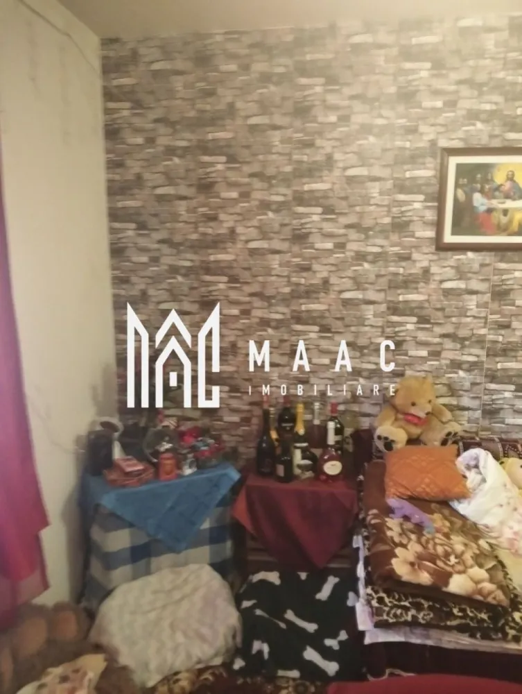 Apartament 2 camere | Mobilat și utilat | Parter | Boxă | Gusterița - Maac Imobiliare prezintă spre vânzare un apartament cochet cu 2 camere, situat la parterul unui imobil dintr-o zonă în continuă dezvoltare – Gusterița. Locuința are o suprafață utilă de 33,5 mp și este compartimentată eficient astfel: ✔ Living cu bucătărie open-space ✔ Dormitor matrimonial ✔ Baie cu geam de aerisire ✔ Hol de acces În plus, apartamentul dispune de o boxă la subsol de aproximativ 4 mp, ideală pentru depozitare. Avantaje: 🔹 Se vinde complet mobilat și utilat – gata de mutat! 🔹 Zonă liniștită, cu acces facil către oraș 🔹 Aproape de mijloace de transport, magazine și alte facilități urbane Pentru mai multe detalii sau programarea unei vizionări, precizați telefonic că ați văzut anunțul cu ID: CP2489566. }}