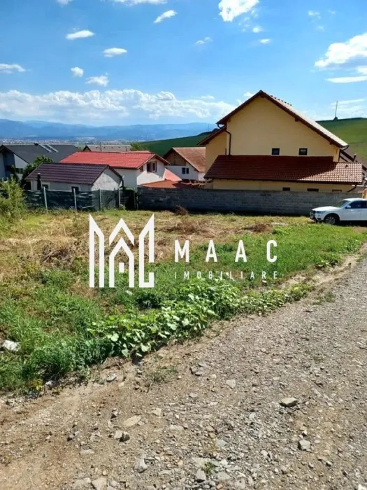 Teren Intravilan | Șura Mare - MAAC Imobiliare vă propune spre vânzare un teren ideal pentru construcția a două imobile sau a unei vile moderne. Terenul beneficiază de toate utilitățile necesare: gaz, apă, electricitate, fiind perfect pregătit pentru dezvoltare imediată. -Suprafață totală: 596 mp (464 mp construibil + cota din drum) -Deschidere front stradal: 27 ml - Poziționat într-o zonă rezidențială, liniștită - Acces facil și infrastructură dezvoltată - Potențial ridicat de valorificare Pentru mai multe informații, specificați ca ați văzut anunțul cu ID: CP2489100 }}