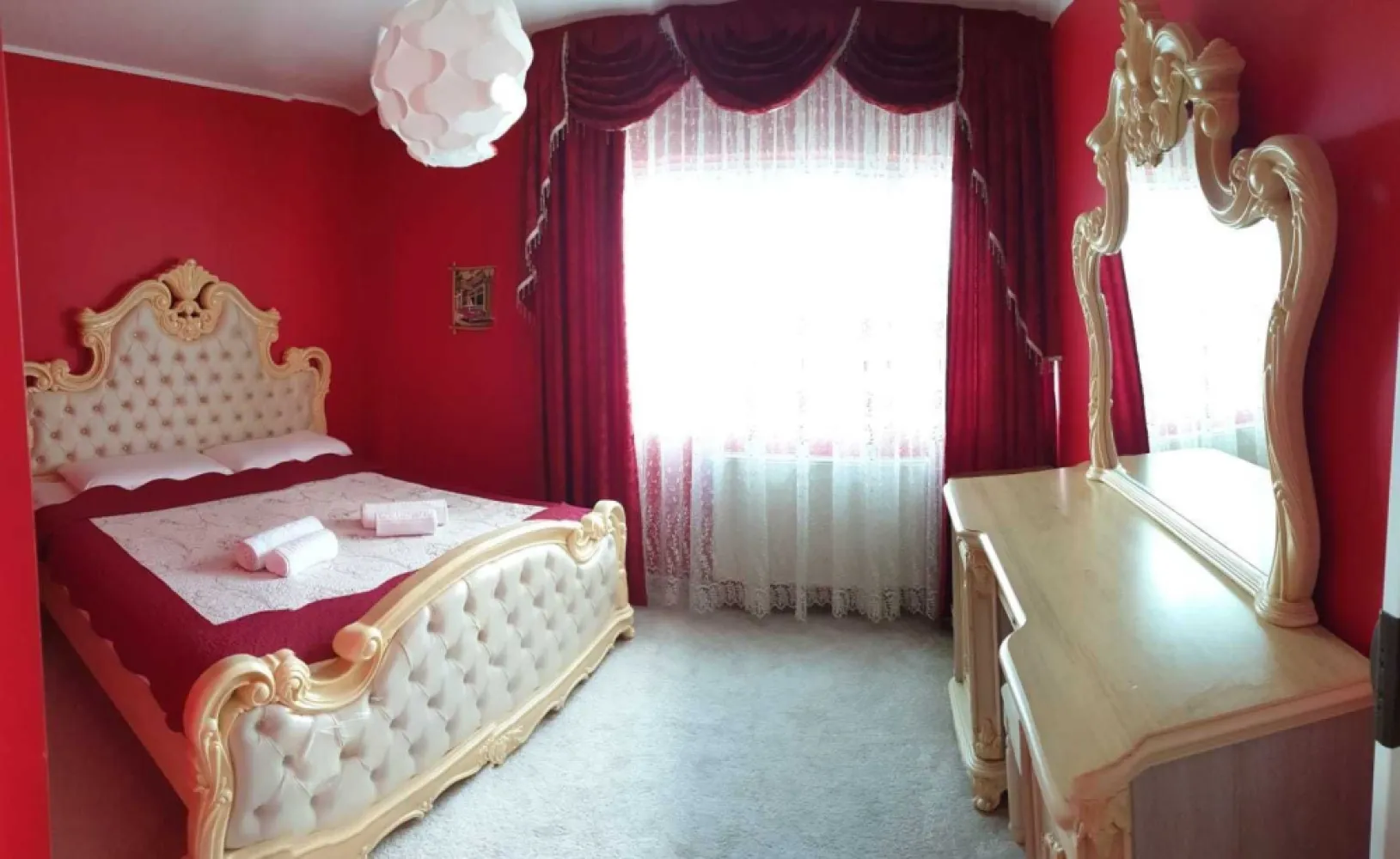BRASADAS închiriaza ap 2 cam Piata Natiunile Unite etaj 8/17. - Agenția imobiliara BRASADAS închiriază ap 2 camere semi decomandat 8 din 17 Blocul Turn Central,vizavi de centru vechi cu vedere Casa Poporului spate, fata Calea Victoriei, cu o priveliste de vis.Acces rapid catre Centru Vechi,Universitate,Calea Victoriei, Universitate,Restaurante,Tribunal etc...
Apartamentul are suprafata de 50 mp utili,mobilat si utilat foarte modern,cu tot ce este necesar.
Conditii de inchiriere 1 luna de chirie plus 1 luna garantie.
Nu se aacepta animale de companie.
Pentru mai multe oferte accesați www.ageuropa.ro.