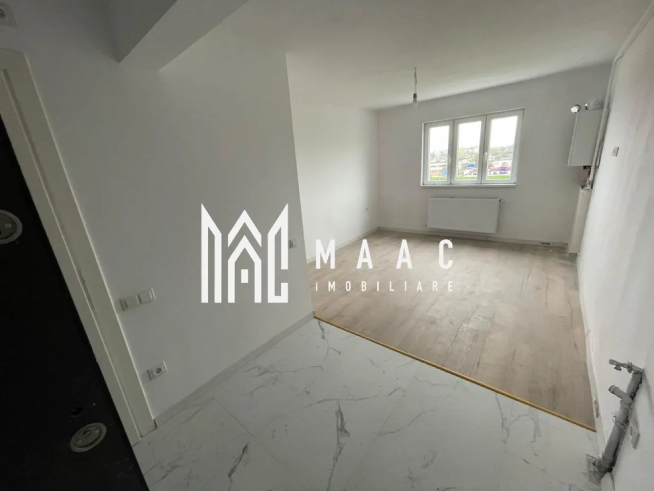 Garsoniera | Etaj 1 I Lift | Lazaret | Predare Mai 2025 - Maac Imobiliare prezintă ansamblul rezidențial Urban 64, un proiect modern, ideal atât pentru locuință personală, cât și pentru investiție. Situat în zona Lazaret - Compa, acest ansamblu oferă acces facil spre centru, autostradă și toate zonele de interes public. Detalii ansamblu: ✔ Regim de înălțime: P+4E+M, cu 56 de apartamente și garsoniere ✔ Lift Schindler – silentios și modern ✔ Arhitectură contemporană și finisaje de calitate ✔ Predare: Mai 2025 – finisate la cheie, INTABULATE Finisaje incluse: Interior: Ușă metalică de acces, izolată termic și fonic Pereți finisați cu glet și lavabilă albă Parchet, gresie, faianță Obiecte sanitare și rezervor îngropat la baie Tâmplărie PVC cu geam termopan Prize, întrerupătoare, instalații pentru TV și internet Încălzire proprie: centrală termică Immergas și calorifere Spații comune: Casa scării placată cu granit Ușă securizată cu interfon la intrare Plafoniere cu senzori de mișcare Parcare: locuri publice disponibile în zonă. Suprafețe disponibile: Garsoniere și apartamente de 21 mp, 42 mp și 46 mp utili Localizare: Situat în Lazaret, zona Compa, ansamblul rezidențial Urban 64 oferă acces rapid la transport public, școli, grădinițe, magazine și cabinete medicale, fiind la doar 10 minute de centrul Sibiului. Predare în Mai 2025 – apartamentele și garsonierele se predau finisate la cheie, gata pentru mutare! Pentru mai multe detalii precizati telefonic ca ati vazut anuntul ID: CP2486288 }}