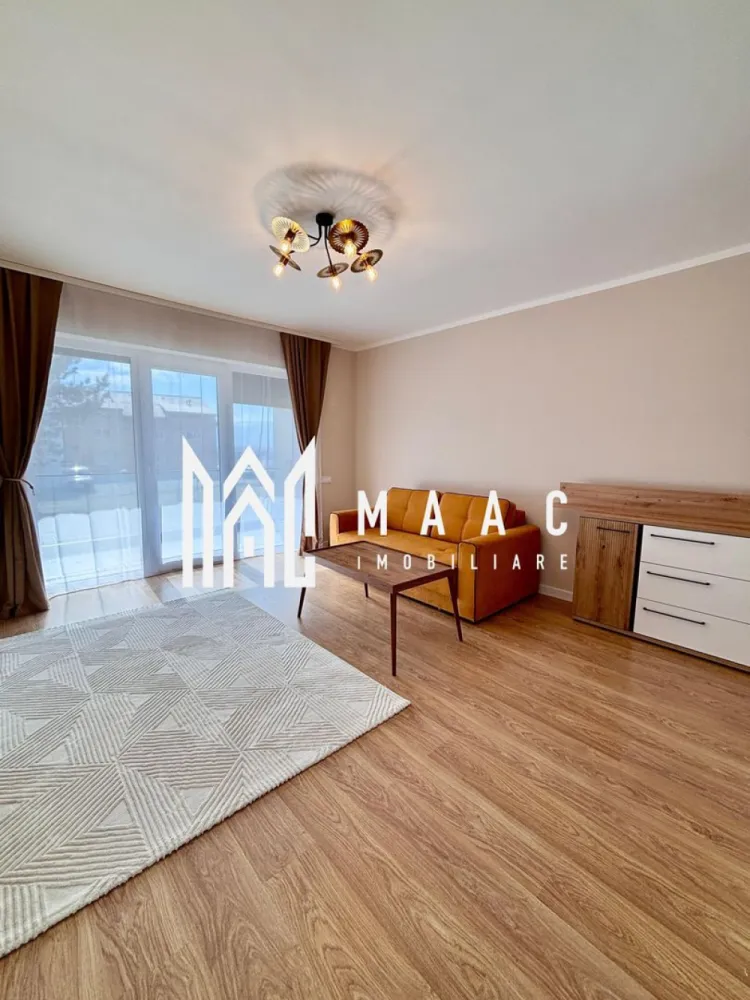 Apartament 2 Camere | Loc De Parcare | 54MPU | - MAAC Imobiliare va prezinta un apartament decomandat, situat la parter, în Cartierul DaVinci, la doar 4 minute de Zona Industrială Vest și 15 minute de Centrul Istoric al Sibiului. Caracteristici principale: Suprafață utilă: 53.45 mp + Balcon generos de 7.37 mp 1 loc de parcare inclus Compartimentare optimă: Living spațios Dormitor confortabil Bucătărie separată Baie modernă Balcon finisat complet Dotări & Beneficii: Stadiu de predare „la cheie” – finisaje moderne, parchet, gresie, obiecte sanitare, prize și întrerupătoare Încălzire în pardoseală – eficiență termică ridicată Izolație cu vată bazaltică – confort termic superior Jaluzele electrice – control facil al luminii și intimității Cartier modern, cu arhitectură deosebită 45% spaii verzi & brazi de-a lungul străzilor Vila cu doar 12 apartamente – intimitate și liniște Priveliste superbă către munți Avantajele locației: 4 minute de Zona Industrială Vest și Aeroportul Internațional Sibiu 4 minute de Metro 15 minute de Centrul Istoric Sibiu Începând cu 2025 – Transport public Tursib în cartier! Apartamentul este mobilat și utilat, exact ca în poze (fără mobilierul din dormitor). Finalizat, intabulat, cu contoare funcționale – GATA DE LOCUIT! Contactează MAAC Imobiliare pentru detalii și programarea unei vizionări specificand ID:CP2465336 }}