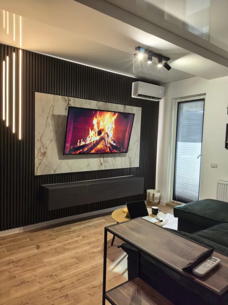 Apartament 2 camere mobilat Militari Residence - parcare proprie - **COMISION 0%**

Vă prezentăm un apartament cu 2 camere, situat în cartierul Militari Residence, pe strada Tineretului nr. 35 bis, într-o zonă accesibilă și bine dezvoltată.

Locuința este amplasată la etajul 1 din 6, oferind un echilibru ideal între confort și accesibilitate. Compartimentarea este practică, fiind potrivită atât pentru un cuplu, cât și pentru investiție.

Detalii proprietate:

* Apartament cu 2 camere
* Etaj 1 din 6
* Locație: strada Tineretului nr. 35 bis
* Compartimentare eficientă

Avantaje:

* Amplasare într-o zonă cu acces rapid la magazine, supermarketuri și alte facilități
* Apropiere de mijloacele de transport în comun
* Loc de parcare privat, oferind un plus de confort și siguranță
* Zonă în continuă dezvoltare, cu potențial bun pentru investiție

Apartamentul reprezintă o alegere practică pentru cei care caută o locuință bine poziționată, într-un cartier cu acces facil la toate punctele de interes.

Pentru mai multe detalii sau programarea unei vizionări, vă stăm la dispoziție.