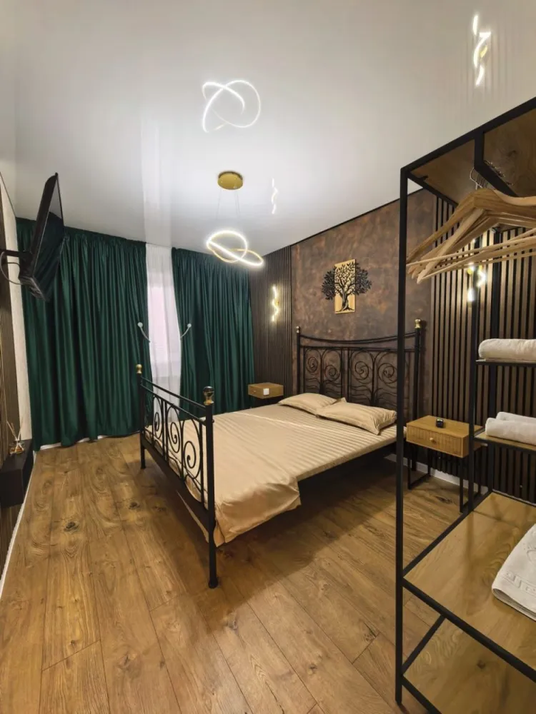 Apartament 2 camere mobilat Militari Residence - parcare proprie - **COMISION 0%**

Vă prezentăm un apartament cu 2 camere, situat în cartierul Militari Residence, pe strada Tineretului nr. 35 bis, într-o zonă accesibilă și bine dezvoltată.

Locuința este amplasată la etajul 1 din 6, oferind un echilibru ideal între confort și accesibilitate. Compartimentarea este practică, fiind potrivită atât pentru un cuplu, cât și pentru investiție.

Detalii proprietate:

* Apartament cu 2 camere
* Etaj 1 din 6
* Locație: strada Tineretului nr. 35 bis
* Compartimentare eficientă

Avantaje:

* Amplasare într-o zonă cu acces rapid la magazine, supermarketuri și alte facilități
* Apropiere de mijloacele de transport în comun
* Loc de parcare privat, oferind un plus de confort și siguranță
* Zonă în continuă dezvoltare, cu potențial bun pentru investiție

Apartamentul reprezintă o alegere practică pentru cei care caută o locuință bine poziționată, într-un cartier cu acces facil la toate punctele de interes.

Pentru mai multe detalii sau programarea unei vizionări, vă stăm la dispoziție.