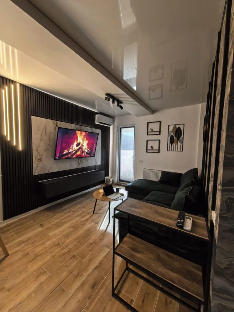 Apartament 2 camere mobilat Militari Residence - parcare proprie - **COMISION 0%**

Vă prezentăm un apartament cu 2 camere, situat în cartierul Militari Residence, pe strada Tineretului nr. 35 bis, într-o zonă accesibilă și bine dezvoltată.

Locuința este amplasată la etajul 1 din 6, oferind un echilibru ideal între confort și accesibilitate. Compartimentarea este practică, fiind potrivită atât pentru un cuplu, cât și pentru investiție.

Detalii proprietate:

* Apartament cu 2 camere
* Etaj 1 din 6
* Locație: strada Tineretului nr. 35 bis
* Compartimentare eficientă

Avantaje:

* Amplasare într-o zonă cu acces rapid la magazine, supermarketuri și alte facilități
* Apropiere de mijloacele de transport în comun
* Loc de parcare privat, oferind un plus de confort și siguranță
* Zonă în continuă dezvoltare, cu potențial bun pentru investiție

Apartamentul reprezintă o alegere practică pentru cei care caută o locuință bine poziționată, într-un cartier cu acces facil la toate punctele de interes.

Pentru mai multe detalii sau programarea unei vizionări, vă stăm la dispoziție.