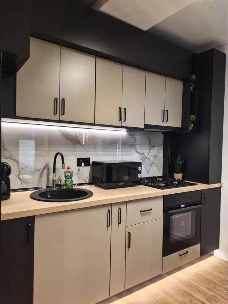 Apartament 2 camere mobilat Militari Residence - parcare proprie - **COMISION 0%**

Vă prezentăm un apartament cu 2 camere, situat în cartierul Militari Residence, pe strada Tineretului nr. 35 bis, într-o zonă accesibilă și bine dezvoltată.

Locuința este amplasată la etajul 1 din 6, oferind un echilibru ideal între confort și accesibilitate. Compartimentarea este practică, fiind potrivită atât pentru un cuplu, cât și pentru investiție.

Detalii proprietate:

* Apartament cu 2 camere
* Etaj 1 din 6
* Locație: strada Tineretului nr. 35 bis
* Compartimentare eficientă

Avantaje:

* Amplasare într-o zonă cu acces rapid la magazine, supermarketuri și alte facilități
* Apropiere de mijloacele de transport în comun
* Loc de parcare privat, oferind un plus de confort și siguranță
* Zonă în continuă dezvoltare, cu potențial bun pentru investiție

Apartamentul reprezintă o alegere practică pentru cei care caută o locuință bine poziționată, într-un cartier cu acces facil la toate punctele de interes.

Pentru mai multe detalii sau programarea unei vizionări, vă stăm la dispoziție.