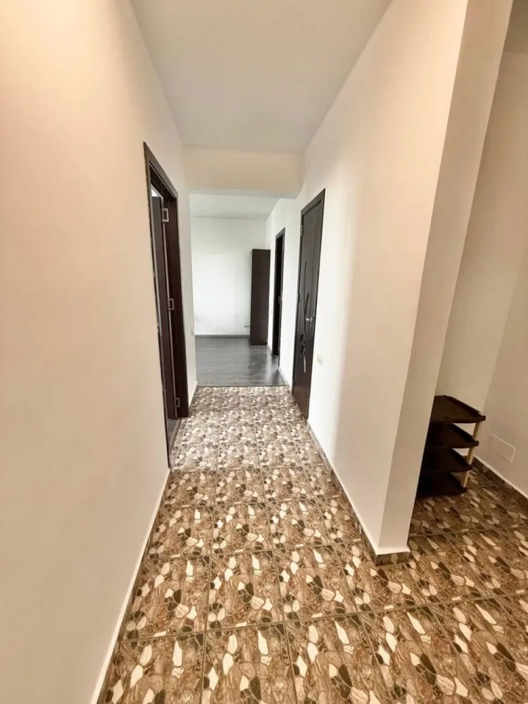 Apartament 3 camere Militari Residence mobilat si utilat - Vă prezentăm un apartament cu 3 camere, decomandat, situat pe strada Rezervelor nr. 79, în cartierul Militari Residence, chiar lângă Lidl – o locație excelentă pentru confortul zilnic 

Situat la etajul 6 din 7, apartamentul oferă o priveliște plăcută și multă lumină naturală, fiind ideal pentru o familie care își dorește spațiu și funcționalitate 

Detalii proprietate:
• 3 camere spațioase 
• 2 băi 
• Compartimentare decomandată – eficiență și intimitate 
• Etaj 6 din 7
• Locație: strada Rezervelor 79, lângă Lidl 

Avantaje:
• Acces imediat la supermarket (Lidl), restaurante și alte facilități 
• Aproape de mijloace de transport în comun 
• Zonă dezvoltată, ideală pentru locuit sau investiție 
• Spațiu generos, potrivit pentru familie 

Un apartament echilibrat, bine poziționat, care îți oferă tot ce ai nevoie pentru un stil de viață confortabil 

Pentru mai multe detalii sau programarea unei vizionări, sună acum