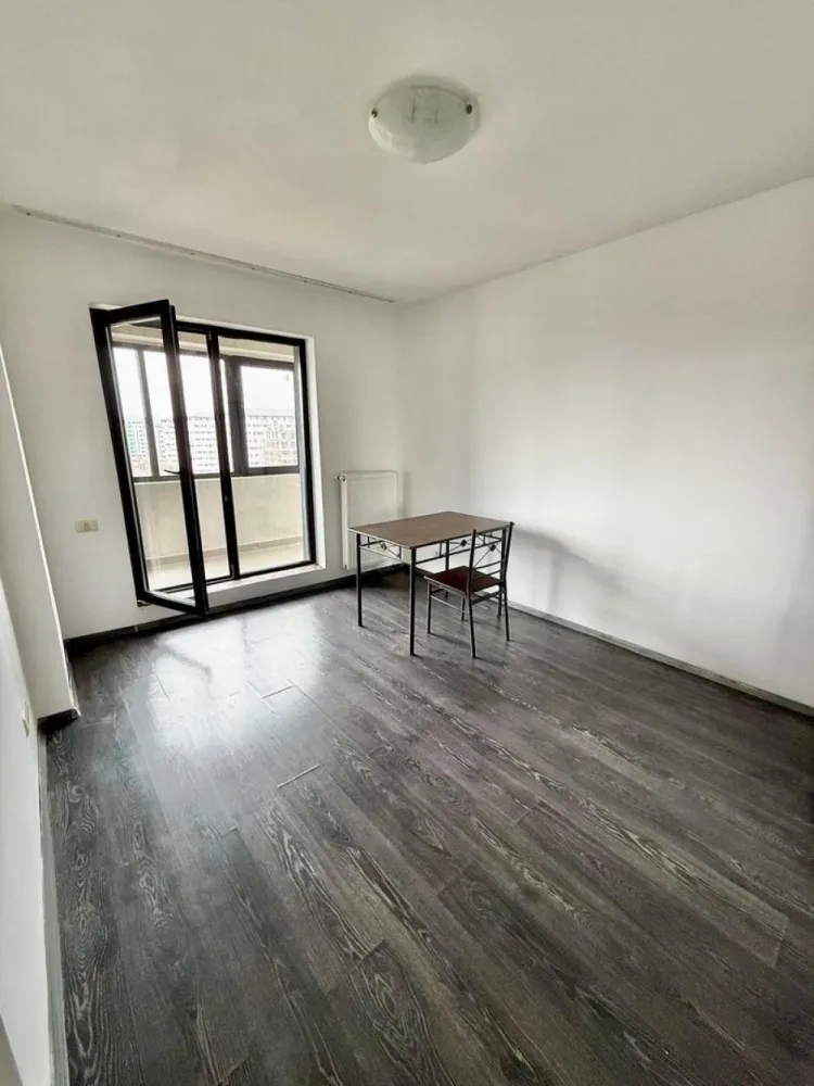 Apartament 3 camere Militari Residence mobilat si utilat - Vă prezentăm un apartament cu 3 camere, decomandat, situat pe strada Rezervelor nr. 79, în cartierul Militari Residence, chiar lângă Lidl – o locație excelentă pentru confortul zilnic 

Situat la etajul 6 din 7, apartamentul oferă o priveliște plăcută și multă lumină naturală, fiind ideal pentru o familie care își dorește spațiu și funcționalitate 

Detalii proprietate:
• 3 camere spațioase 
• 2 băi 
• Compartimentare decomandată – eficiență și intimitate 
• Etaj 6 din 7
• Locație: strada Rezervelor 79, lângă Lidl 

Avantaje:
• Acces imediat la supermarket (Lidl), restaurante și alte facilități 
• Aproape de mijloace de transport în comun 
• Zonă dezvoltată, ideală pentru locuit sau investiție 
• Spațiu generos, potrivit pentru familie 

Un apartament echilibrat, bine poziționat, care îți oferă tot ce ai nevoie pentru un stil de viață confortabil 

Pentru mai multe detalii sau programarea unei vizionări, sună acum
