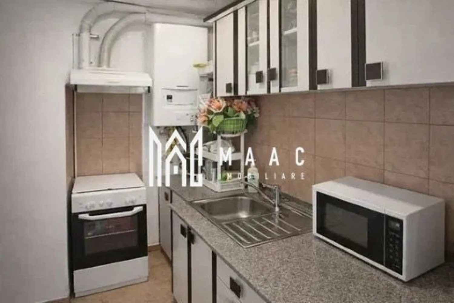 Apartament 2 Camere | 47 MPU | Bulevardul Mihai Viteazul - MAAC Imobiliare oferă spre vânzare un apartament cu 2 camere.

Apartamentul are acces facil către toate punctele de interes: centre comerciale, bănci, farmacii, instituții de învățământ (școli și facultăți), precum și mijloace de transport în comun.

Compartimentare:
 • Hol de acces
 • Living separat de bucătărie prin ușă glisantă
 • Dormitor
 • Baie

Suprafață utilă: 47 mp

Dotări și avantaje:
 • Toate instalațiile sunt noi
 • Centrală termică proprie nouă
 • Aer condiționat nou
 • Mobilier nou
 • Apartamentul nu necesită nicio investiție, fiind gata de mutare

Pentru mai multe detalii sau pentru programarea unei vizionări, vă rugăm să ne contactați, menționați ID-ul anunțului: CP2864576.