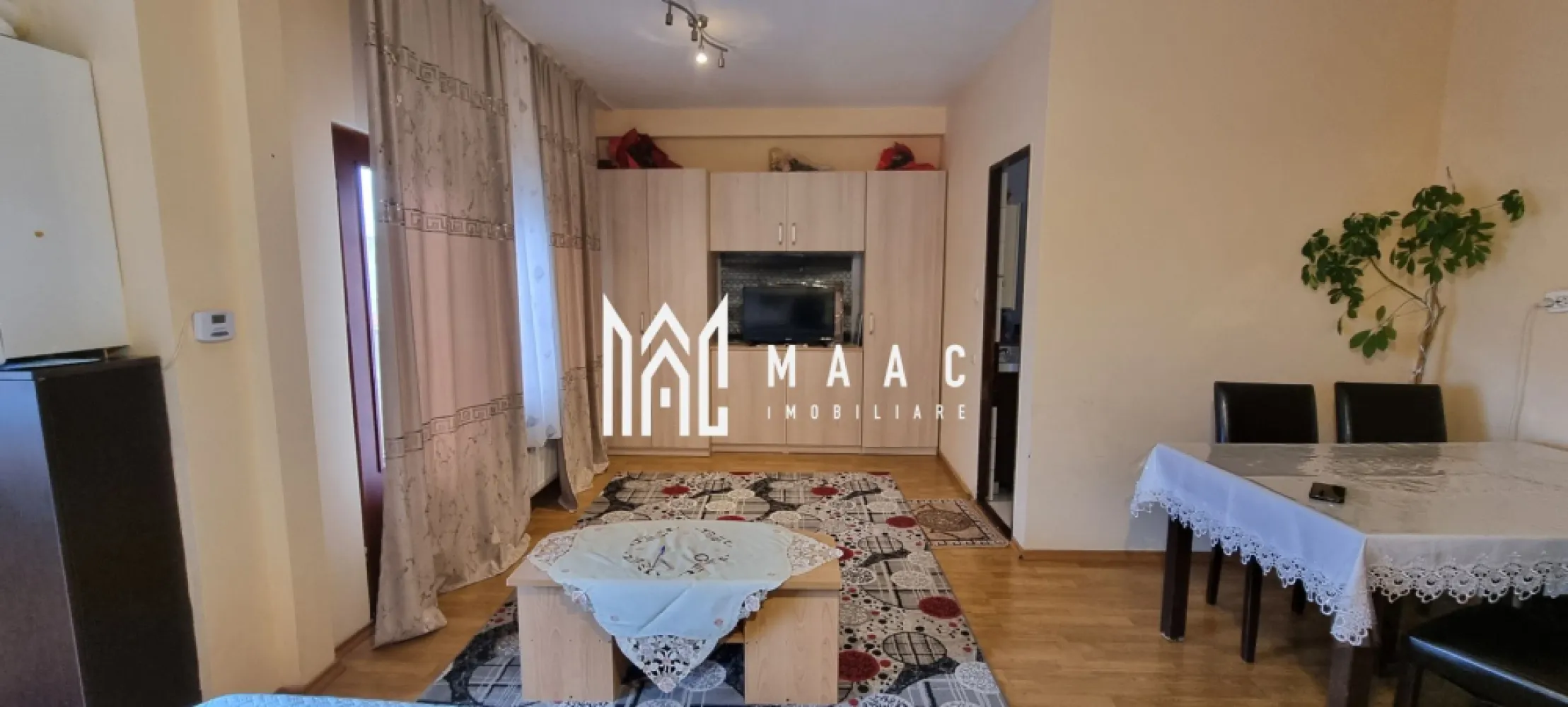 Apartament 2 camere I 58 mp I Intabulat I Turnișor - Descoperiți acest apartament spațios și bine compartimentat, situat la etajul 5 al unui bloc din cartierul Turnișor! Cu o suprafață totală de 57 mp, acest apartament dispus pe două niveluri, impresionează prin luminozitate, confort și acces facil către punctele de interes ale orașului. Caracteristici principale Suprafață totală: 57 mp, distribuită pe două etaje, cu scară interioară. Mansardare realizată în 2008 – lucrare de calitate, cu pod și pereți izolați. Intabulat pe ambele etaje, achiziție posibilă cash sau prin credit bancar. Compartimentare eficientă - Primul nivel: Hol de acces, living generos cu bucătărie open space, baie cu geam de aerisire și cadă, balcon de 3 mp - Al doilea nivel: hol spațios, cu dressing de 9 mp , dormitor confortabil Beneficii & Localizare Se predă așa cum se vede în poze – mobilat și utilat. Situat în cartierul Turnișor, în proximitatea magazinelor, stațiilor de transport în comun și cu acces facil către oraș și zona de Vest. O oportunitate ideală pentru cei care caută un apartament luminos, bine poziționat și cu un raport excelent între spațiu și preț! Contactați echipa MAAC Imobiliare pentru mai multe detalii și programarea unei vizionări, specificând ID CP2464124 }}