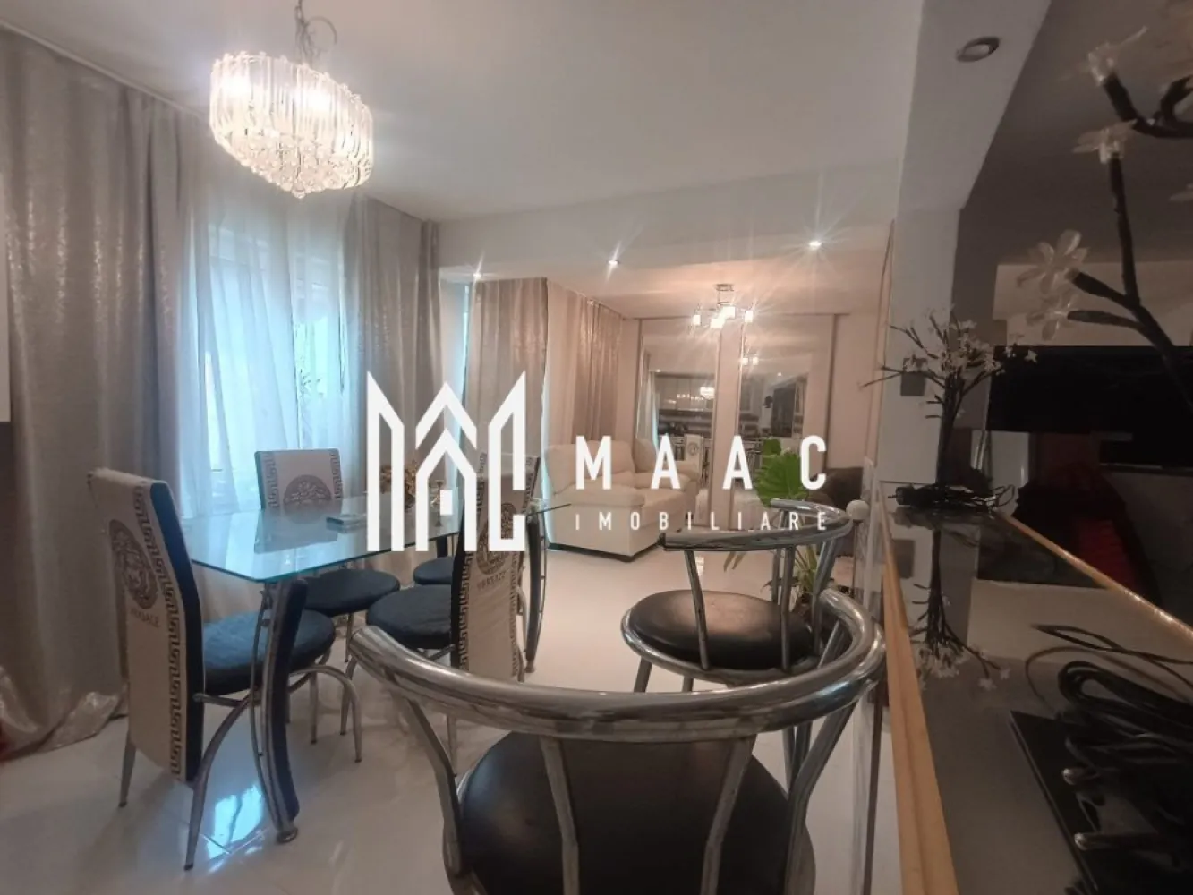 Casa I 200MPU I Spațiu Comercial I 55MPU I Terezian - MAAC Imobiliare va ofera spre vanzare casa singur în curte cu spatiu comercial la strada,in cartier Terezian. Imobilul este format din: -Parter la stradă format din spațiu comercial 55 mp cu excelent si toaletă proprie. -Parter în curte format din living, bucătărie și baie mare cu jacuzzi renovat recent. -Etaj format din casa scărilor, hol 2 dormitoare din care unul cu șemineu nou pe lemn. -Living mare la etaj cu terasă -Pivniță înaltă din cărămidă cu trei încăperi . Contorizare separată la curent pentru spațiul comercial,care este dotat cu aer condiționat. Pentru mai multe detalii sau pentru a programa o vizionare specificati ca ati vazut anuntul cu ID: CP2462272 }}