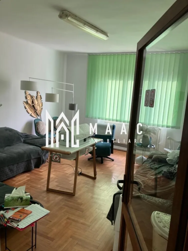 Spatiu birouri I 57 mpu I Etaj 1 I Zona Bulevardul Victoriei - Supunem atentiei dumneavoastra un spatiu de birouri situat in zona Bulevardului Victoriei. Locatia are trei incaperi decomandate, hol acces, baie. Camerele sunt mari, luminoase, cu ferestre ce dau spre strada. Incalzirea se face cu centrala si calorifere ( contorizare separata). Instalatie de aer conditionat (rece si cald). Se preda nemobilat; se percepe garantie si chirie in avans. Disponibilitate imediata. Pentru mai multe detalii va rugam specificati telefonic:CP2462263 }}