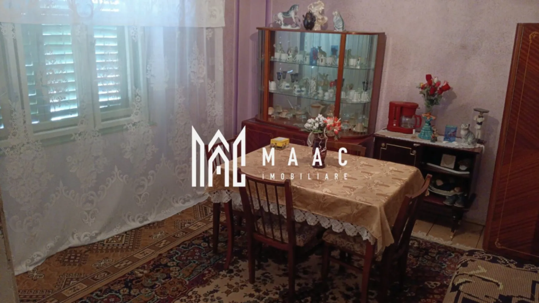 Casa 4 camere | Teren 2000 | Alțâna - MAAC Imobiliare vă propune spre vânzare o casă individuală, situată în comuna Alțâna, un pitoresc sat săsesc cu istorie bogată, aflat la doar 30 de minute de Sibiu. Casa are o suprafață utilă de 96 mp la parter si etaj, cu 4 camere Terenul aferent proprietății are o suprafață de 2.000 mp, fiind compartimentat într-o zonă verde generoasă și o curte spațioasă, ideală pentru relaxare sau activități gospodărești. Casa dispune de bucătărie de vară, pivniță, cămară și alte dependințe. Dotări și utilități: Gaz, apă, curent Canalizare la poarta Caile de acces pana la proprietate sunt asfaltate. Acces Auto Alțâna este o zonă liniștită, cu peisaje pitorești și aer curat, ideală pentru o locuință de familie sau o casă de vacanță. Pentru mai multe detalii precizati telefonic ca ati vazut anuntul cu ID: CP2461845 }}