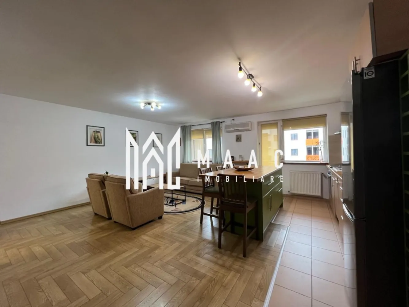 Apartament 3 Camere | 90 MPU | Cireșica - MAAC Imobiliare va propune spre vanzare un Apartament cu 3 Camere Dacă îți dorești un apartament spațios și bine compartimentat, această proprietate este alegerea ideală! Situat pe două nivele, oferă confort și intimitate, fiind perfect pentru o familie. Caracteristici principale: Suprafață utilă: 90 MPU Nivel 1: hol, living, bucătărie open space, baie, balcon Nivel 2: hol, baie, 2 dormitoare + 2 Spatii de depozitare Dotări și avantaje: Se vinde mobilat și utilat Mașină de spălat vase Mașină de spălat rufe cu uscător incorporat Aer condiționat Încălzire centralizată cu contor propriu – eficiență energetică maximă Bloc bine izolat – temperatura interioară este optimă atât iarna, cât și vara Rulouri la geamuri & aer condiționat – confort termic garantat în sezonul cald Casa scării încălzită – un plus de confort în sezonul rece Contact MAAC Imobiliare: Pentru mai multe detalii sau pentru a programa o vizionare, specificati ID:CP2461343 }}