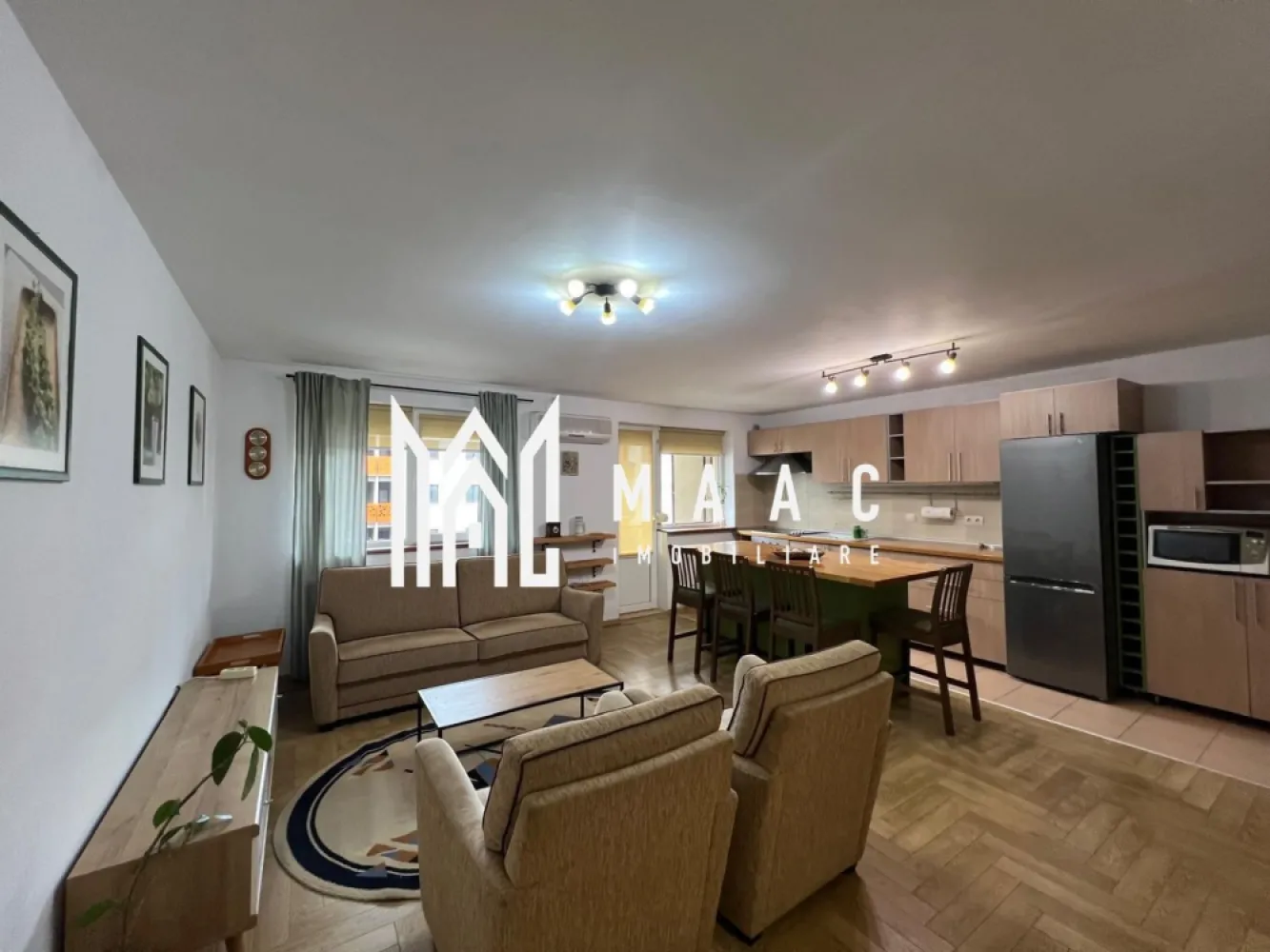 Apartament 3 Camere | 90 MPU | Cireșica - MAAC Imobiliare va propune spre vanzare un Apartament cu 3 Camere Dacă îți dorești un apartament spațios și bine compartimentat, această proprietate este alegerea ideală! Situat pe două nivele, oferă confort și intimitate, fiind perfect pentru o familie. Caracteristici principale: Suprafață utilă: 90 MPU Nivel 1: hol, living, bucătărie open space, baie, balcon Nivel 2: hol, baie, 2 dormitoare + 2 Spatii de depozitare Dotări și avantaje: Se vinde mobilat și utilat Mașină de spălat vase Mașină de spălat rufe cu uscător incorporat Aer condiționat Încălzire centralizată cu contor propriu – eficiență energetică maximă Bloc bine izolat – temperatura interioară este optimă atât iarna, cât și vara Rulouri la geamuri & aer condiționat – confort termic garantat în sezonul cald Casa scării încălzită – un plus de confort în sezonul rece Contact MAAC Imobiliare: Pentru mai multe detalii sau pentru a programa o vizionare, specificati ID:CP2461343 }}