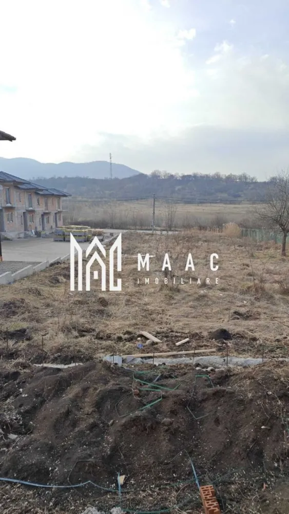 Teren de vanzare | Intravilan | Cisnădie | 620 Mp | - MAAC Imobiliare vă oferă un teren intravilan de 620 mp în Cisnădie, cu ieșire spre Tocile, într-o zonă frumoasă, unde toate utilitățile sunt disponibile. În zonă sunt construite case, ceea ce oferă un ambient plăcut și liniștit. Pentru mai multe detalii, vă rugăm să ne contactați specificând ID: CP2461065 }}