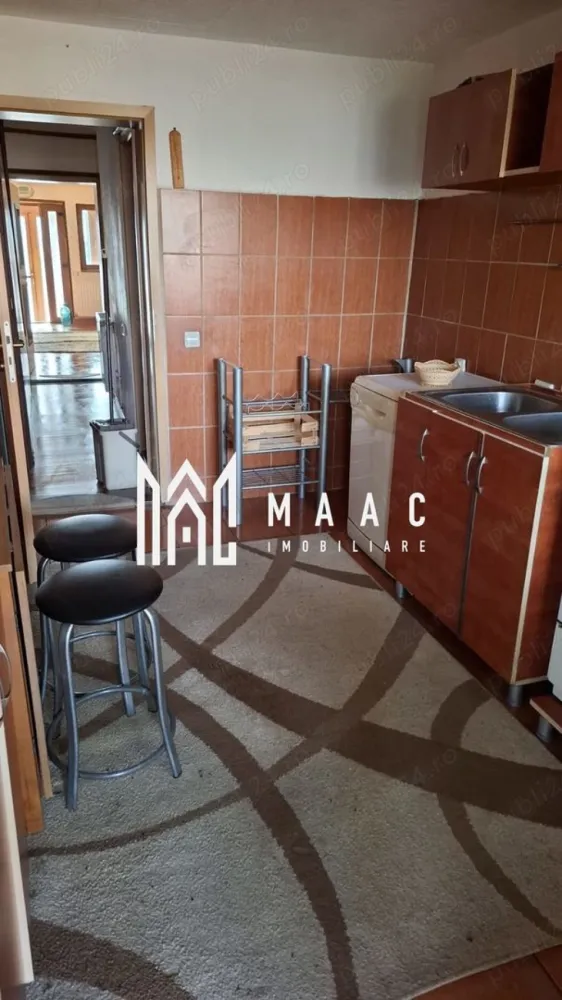 Casa Individuala I Terasa I Terezian - Va propunem spre vanzare o casa individuala situata intr-o curte comuna din zona Terezian. Locuinta cuprinde: -parter: hol acces, living, bucatarie, baie, dresing. -etaj: 2 dormitoare, baie, dresing, 2 balcoane. Aferent o terasa cu iesire din bucatarie. Casa necesita renovare. Disponibil imediat. Facilitati: Acces rapid la mijloace de transport in comun, magazine, farmacii, restaurante si spati verzii. Pentru mai multe detalii precizati telefonic ca ati vazut anuntul cu: ID: CP2461042 }}