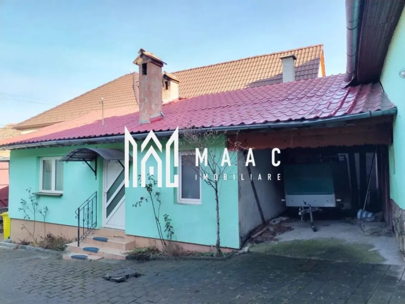 Casa Individuala I Teren 490mp I Acces auto I Rasinari - Va propunem spre vanzare o casa individuala situata in Rasinari. Locuinta este compusa din 3 corpuri: -corp 1: hol intrare, 2 corpuri, pivnita -corp 2: hol, dormitor, bucatarie, bsie -corp 3: bucatarie, baie, camara. Curte pavata. Proprietatea dispune de sura, spati de depozitare, garaj. Disponibil imediat. Facilitati: Acces rapid la mijloace de transport in comun, magazine, farmacii, si spati verzii. Pentru mai multe detalii precizati telefonic ca ati vazut anuntul cu:ID: CP2460847 }}