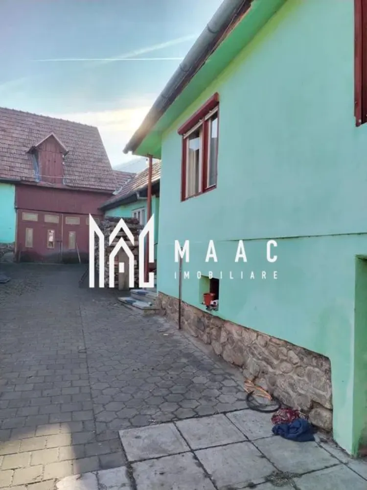 Casa Individuala I Teren 490mp I Acces auto I Rasinari - Va propunem spre vanzare o casa individuala situata in Rasinari. Locuinta este compusa din 3 corpuri: -corp 1: hol intrare, 2 corpuri, pivnita -corp 2: hol, dormitor, bucatarie, bsie -corp 3: bucatarie, baie, camara. Curte pavata. Proprietatea dispune de sura, spati de depozitare, garaj. Disponibil imediat. Facilitati: Acces rapid la mijloace de transport in comun, magazine, farmacii, si spati verzii. Pentru mai multe detalii precizati telefonic ca ati vazut anuntul cu:ID: CP2460847 }}